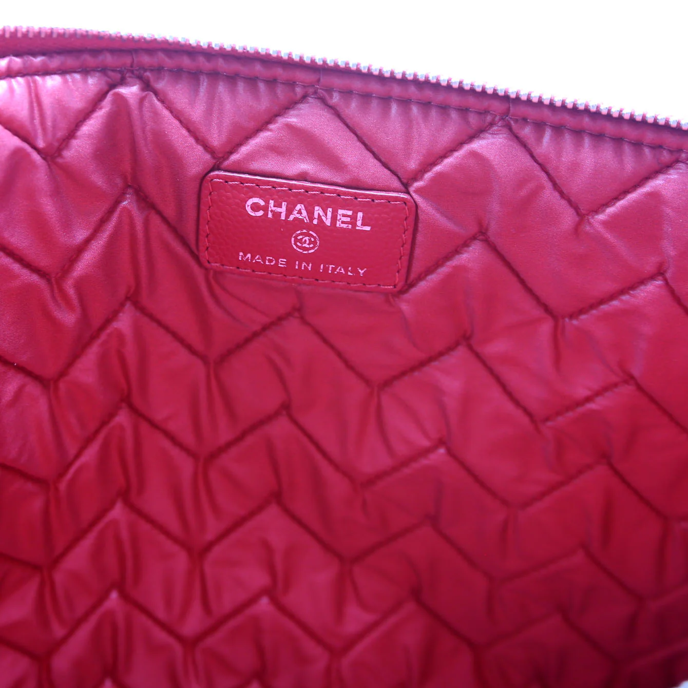 O Case Medium Caviar Chevron Red - Image 8
