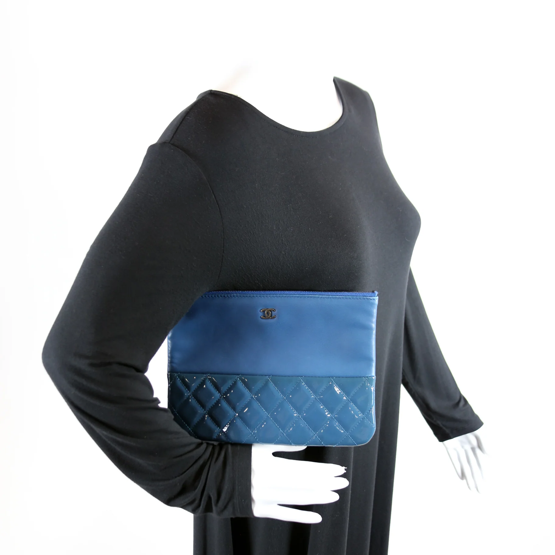 O Case Medium Patent Lambskin - Image 10