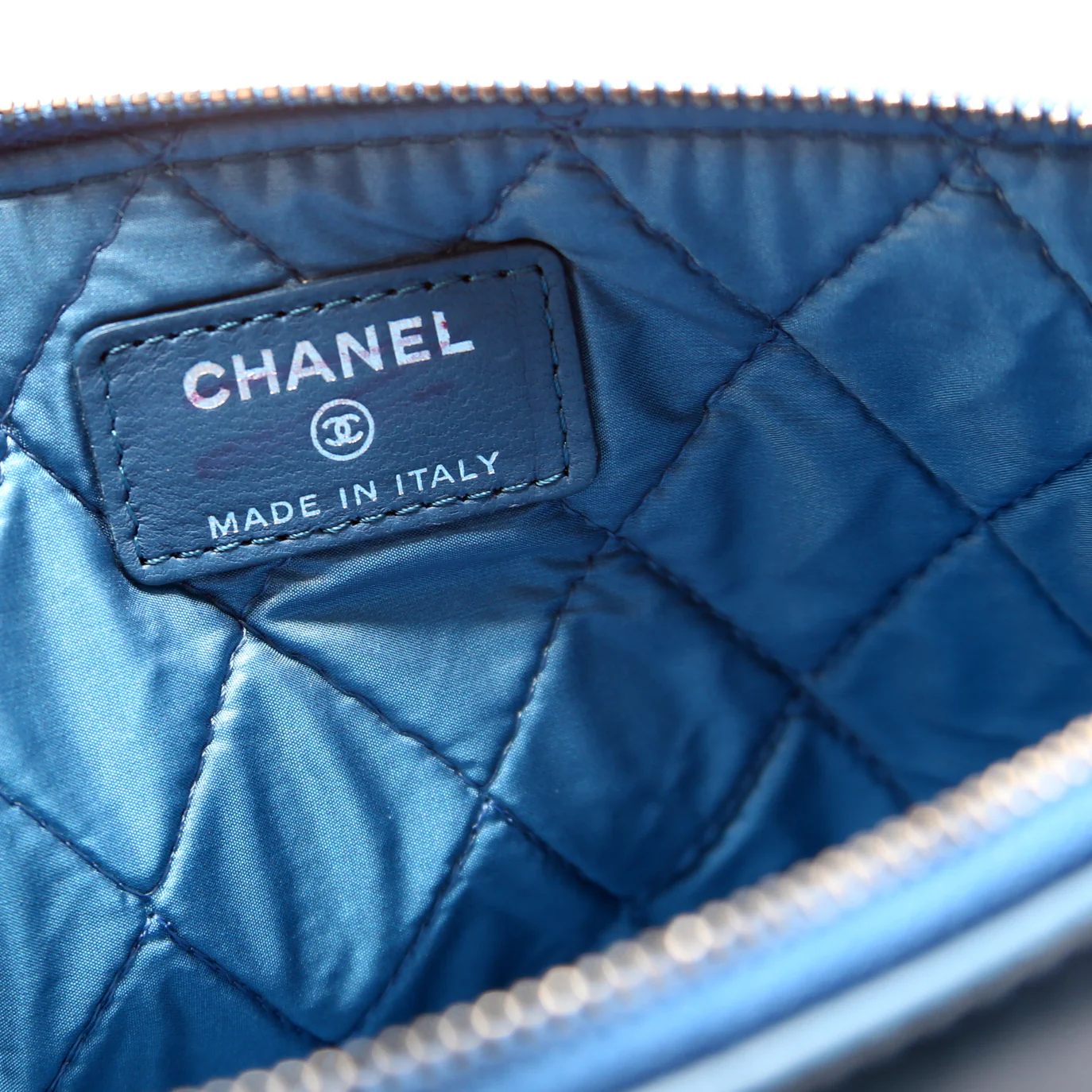 O Case Medium Patent Lambskin - Image 9