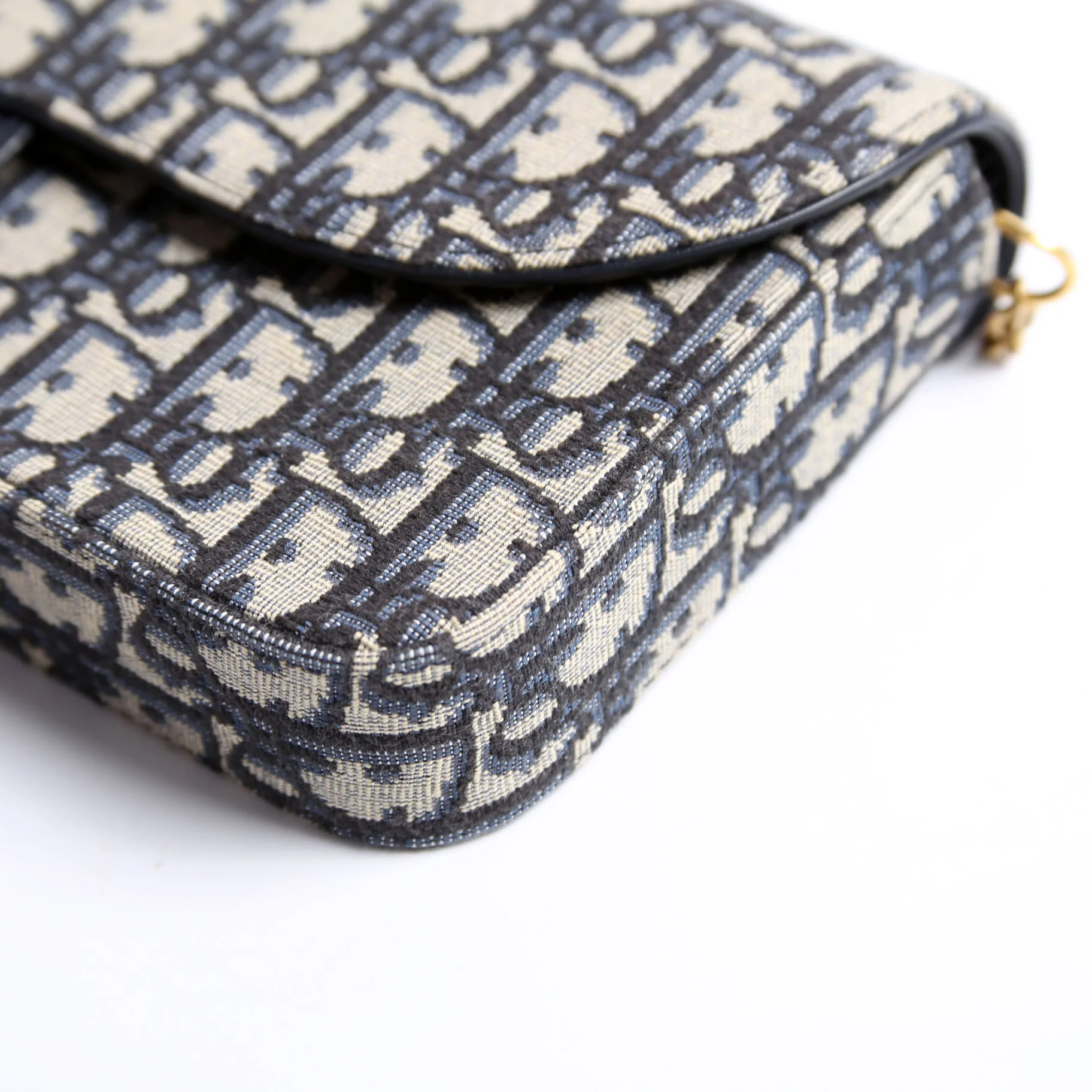Oblique Chain Saddle Pouch - Image 5