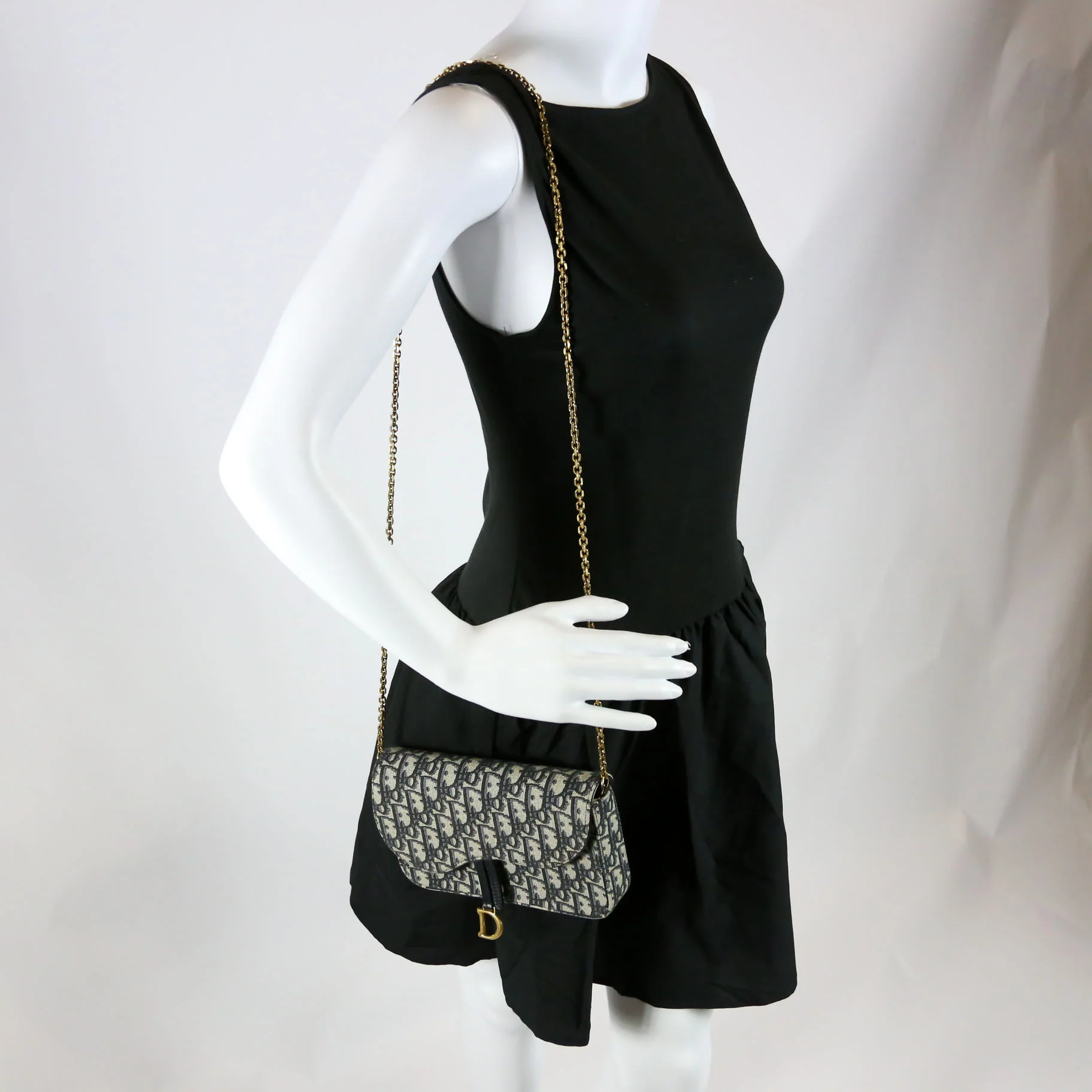 Oblique Chain Saddle Pouch - Image 9