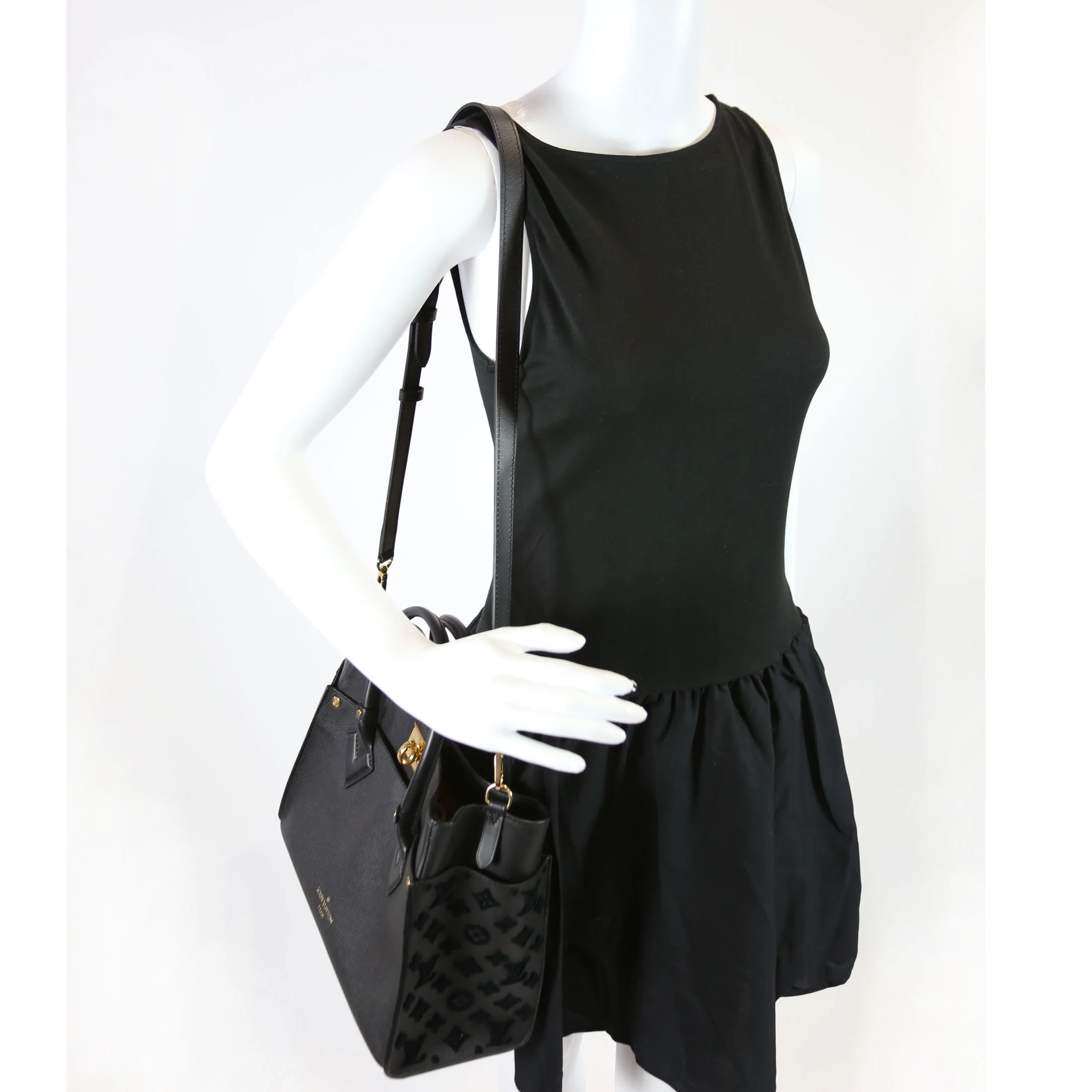 On My Side MM Calfskin Black - Image 9