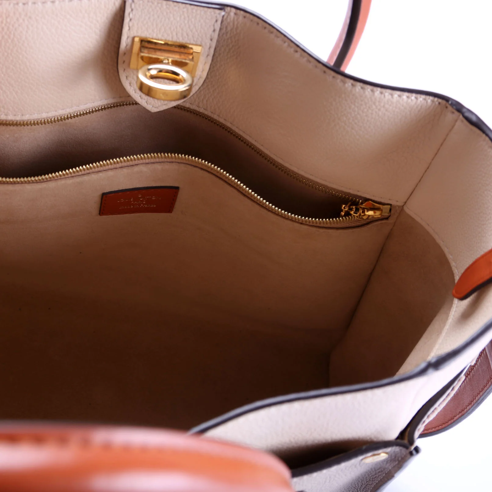 On My Side MM Calfskin Taupe - Image 10
