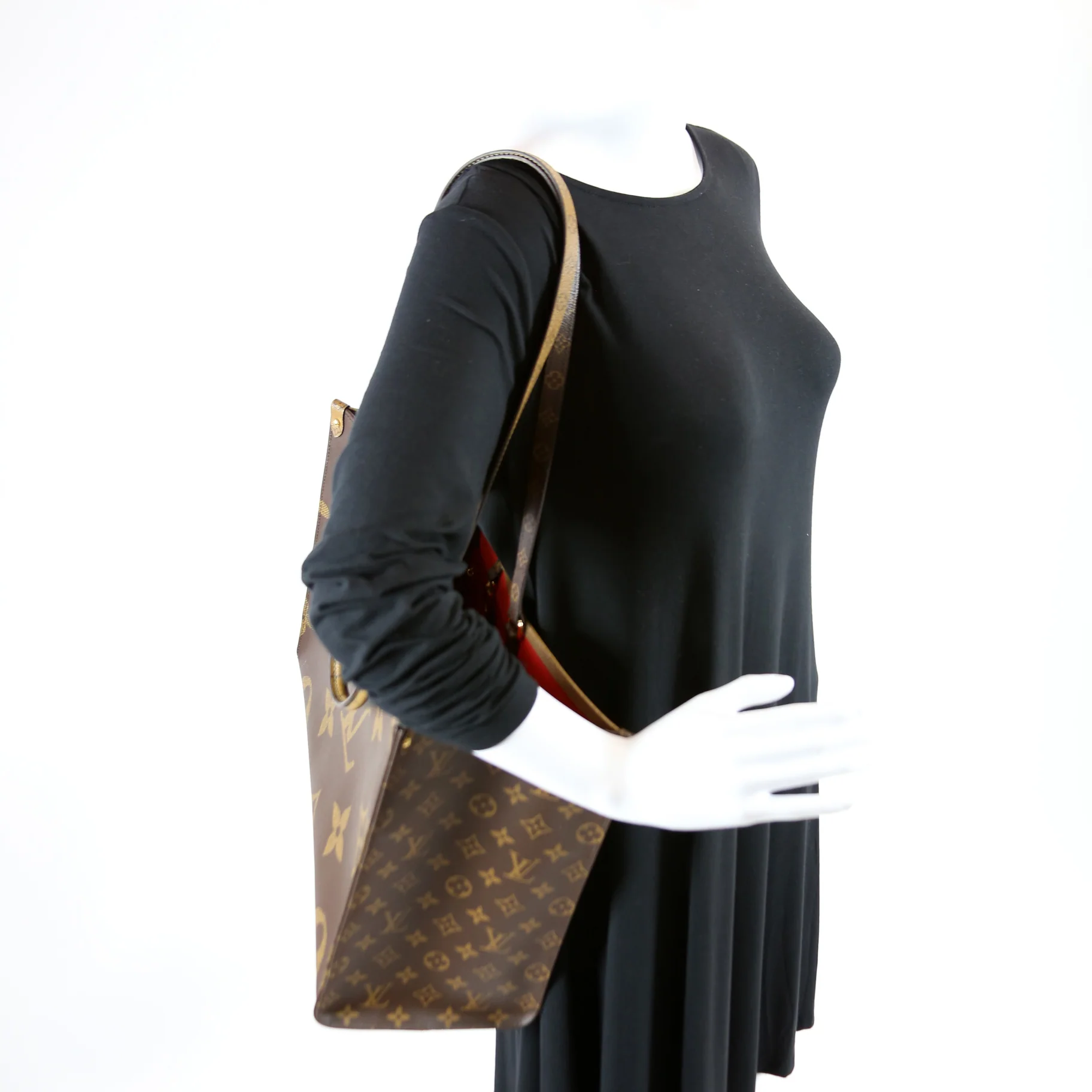 ONTHEGO GM Reverse Monogram - Image 11