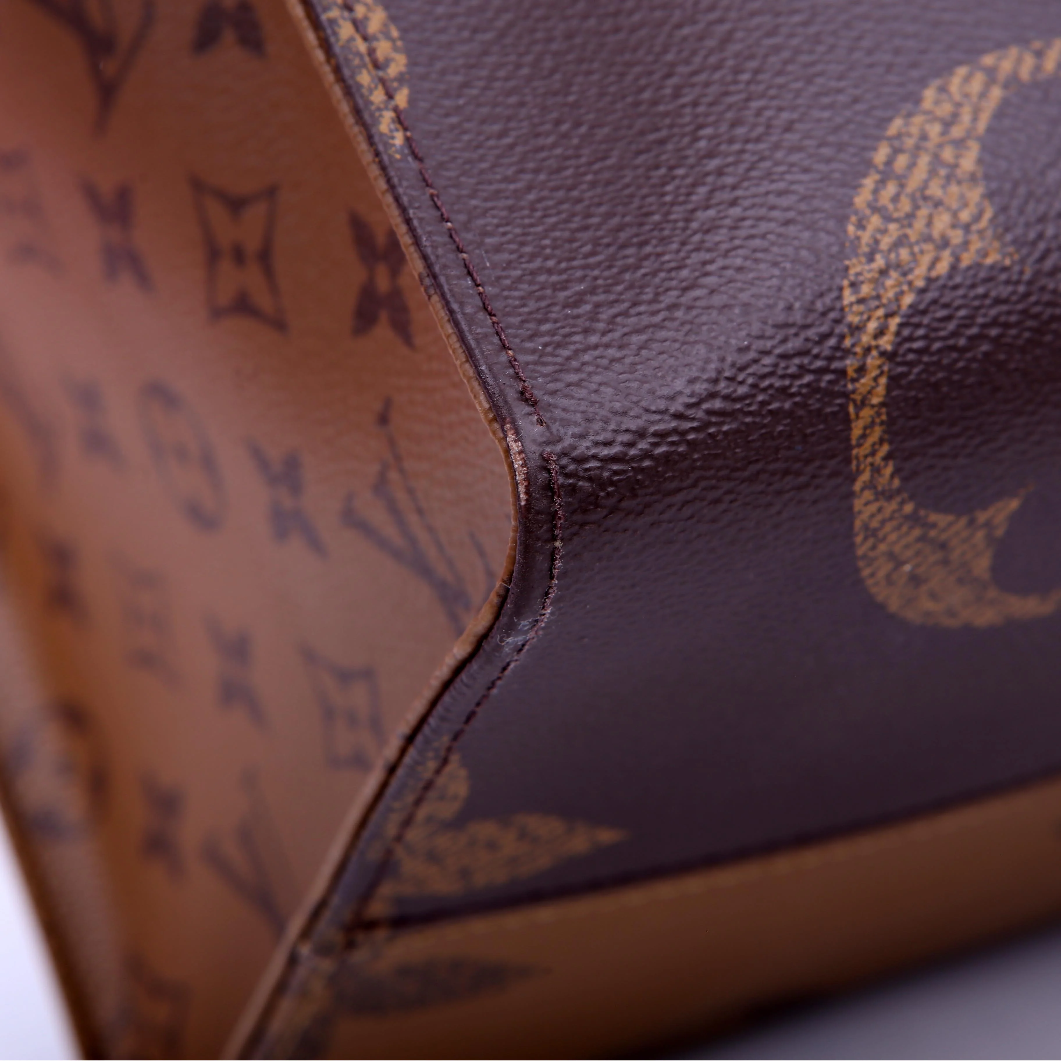 ONTHEGO GM Reverse Monogram Black - Image 7
