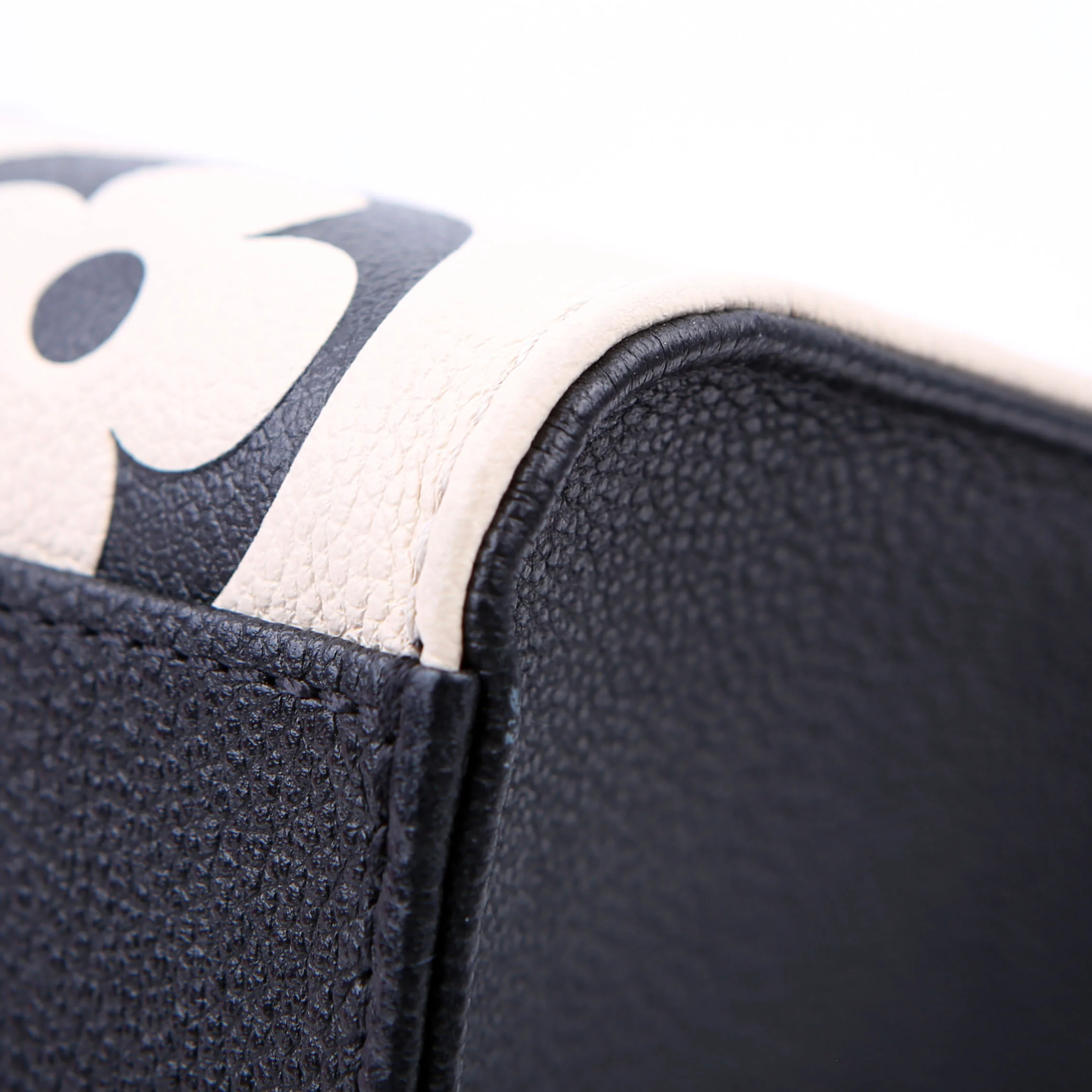 ONTHEGO MM Empreinte Broderies White/Black - Image 6