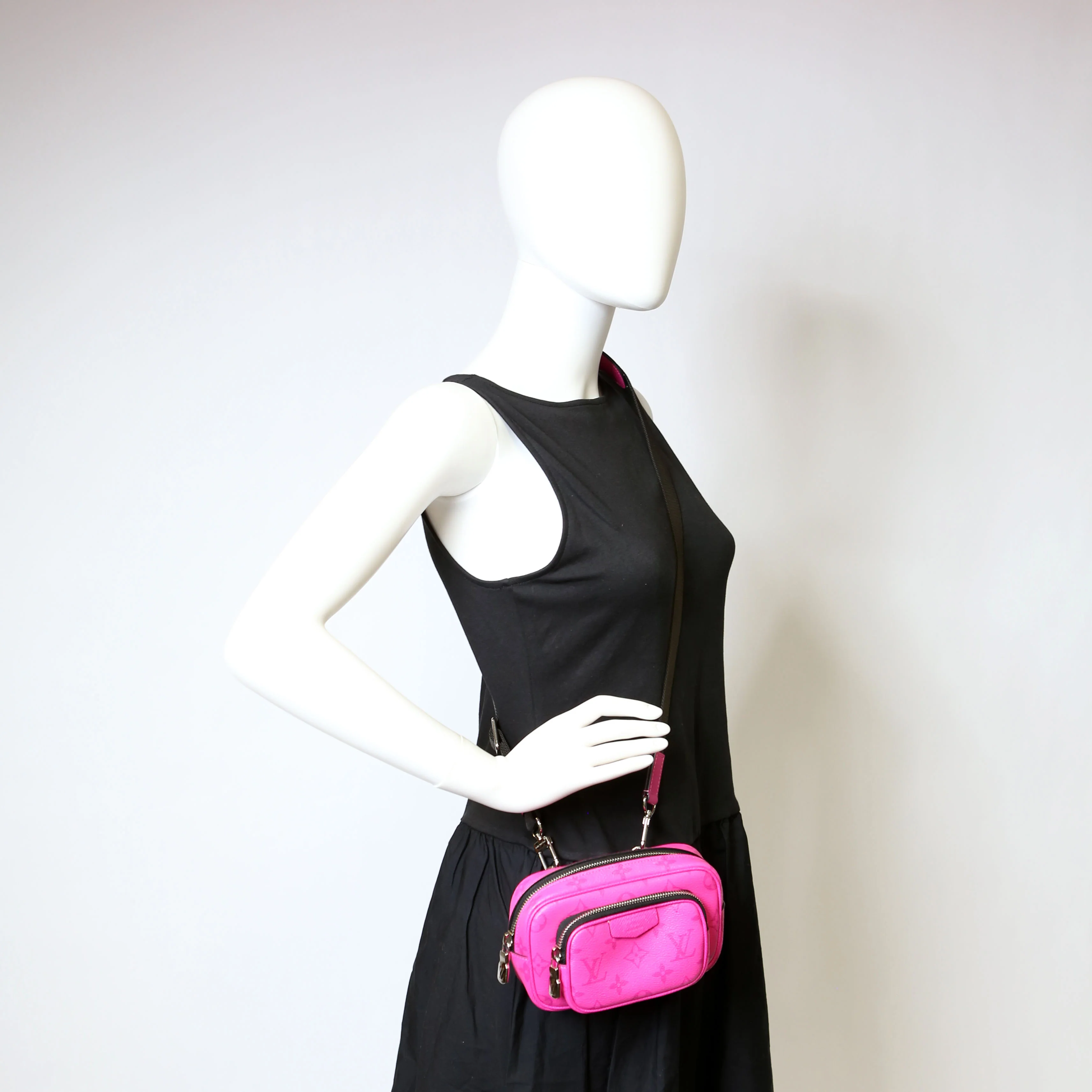 Outdoor Pouch Taigarama Monogram Pink - Image 13