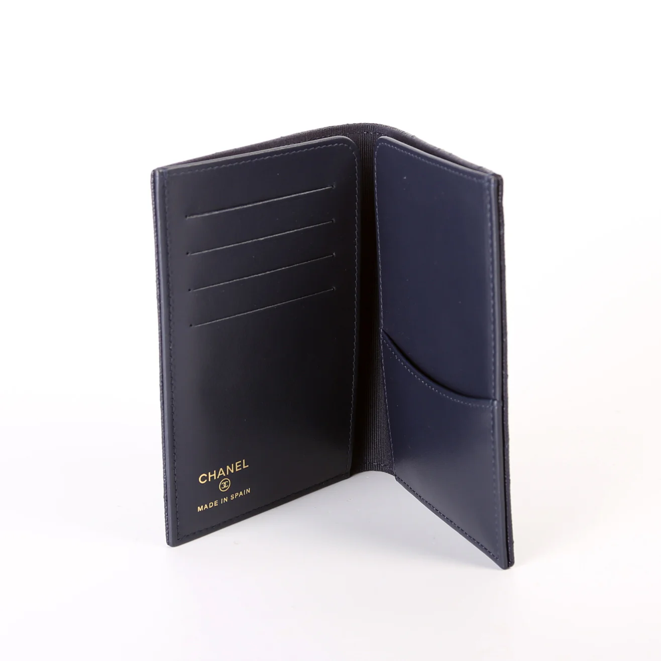 Passport Holder Quilted Caviar 31M - Image 10