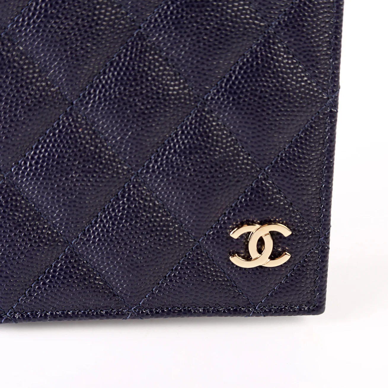 Passport Holder Quilted Caviar 31M - Image 9