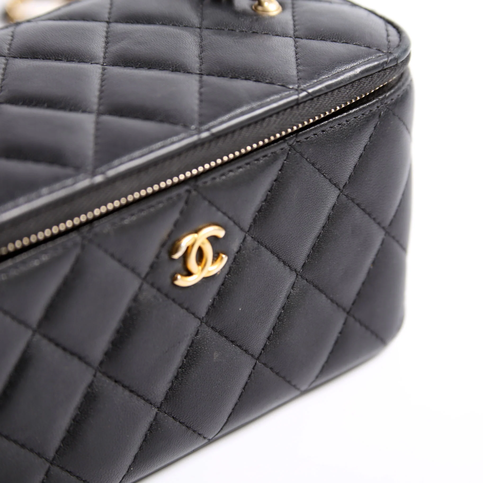Pearl Crush Vanity With Chain Small Lambskin RFID Black - Image 6