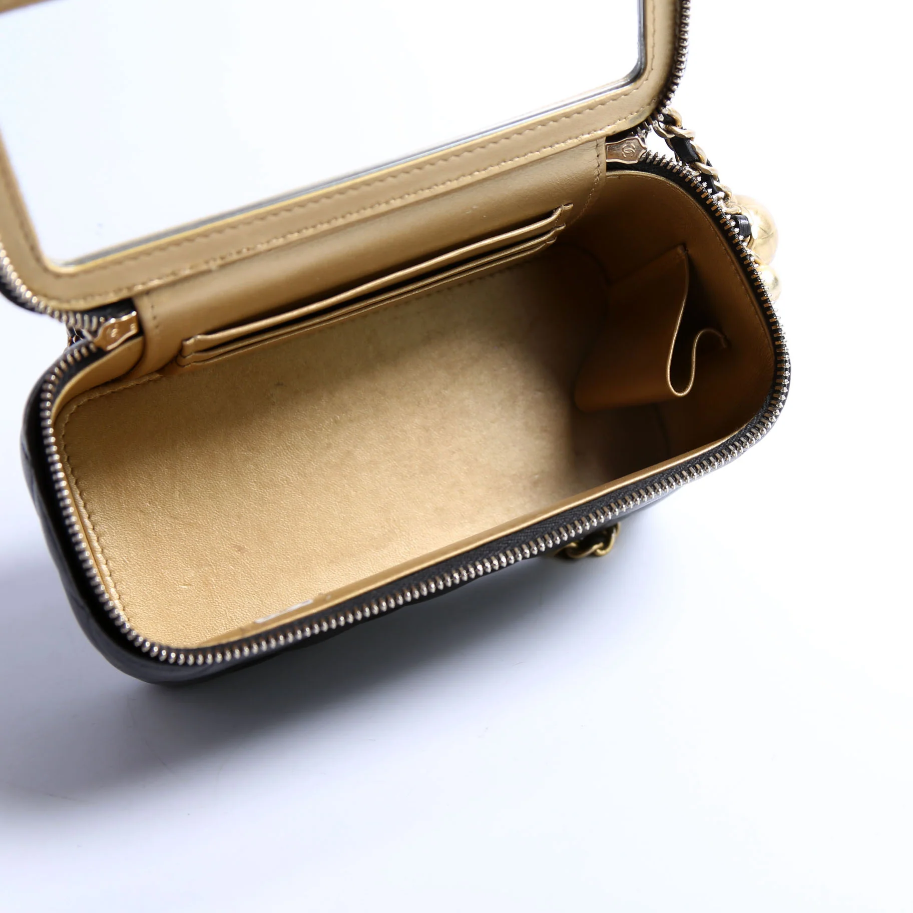 Pearl Crush Vanity With Chain Small Lambskin RFID Black - Image 9