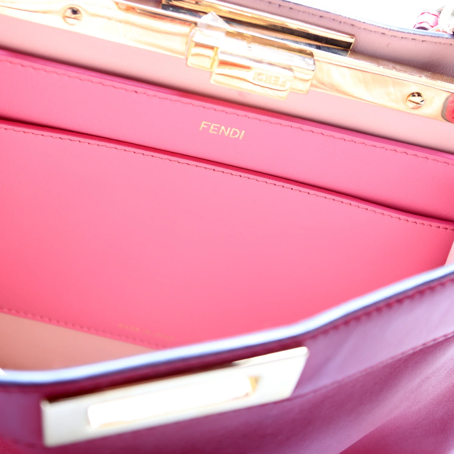 Peekaboo Iseeu Medium Vitello Leather Red - Image 7