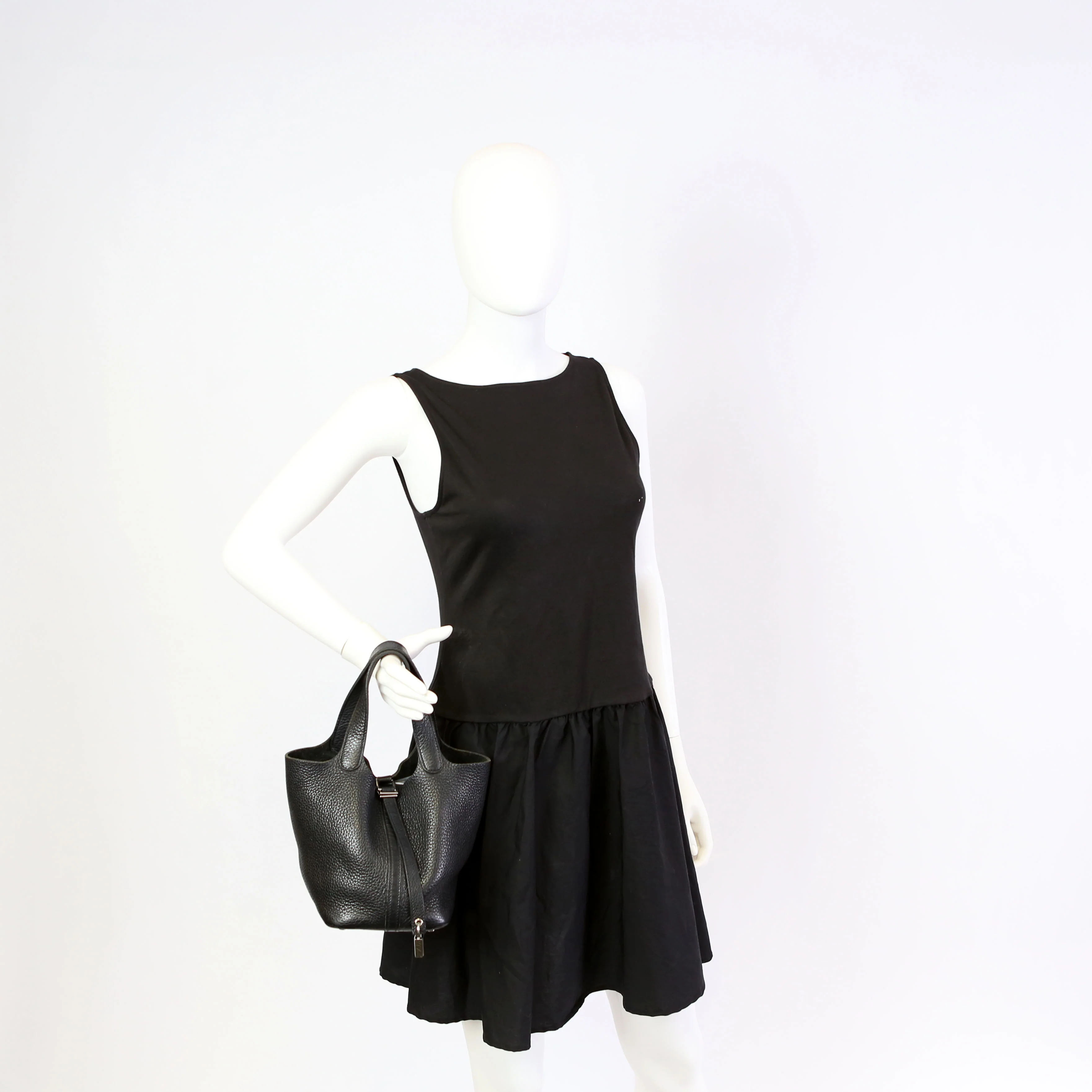 Picotin Lock PM Taurillon Clemence Black - Image 15