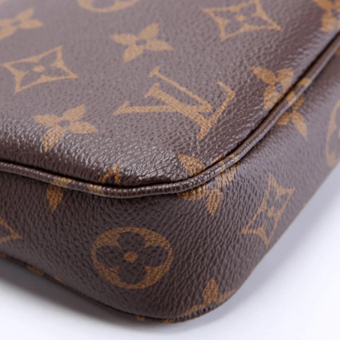 Pochette Access New Version With Chain Monogram - Image 5