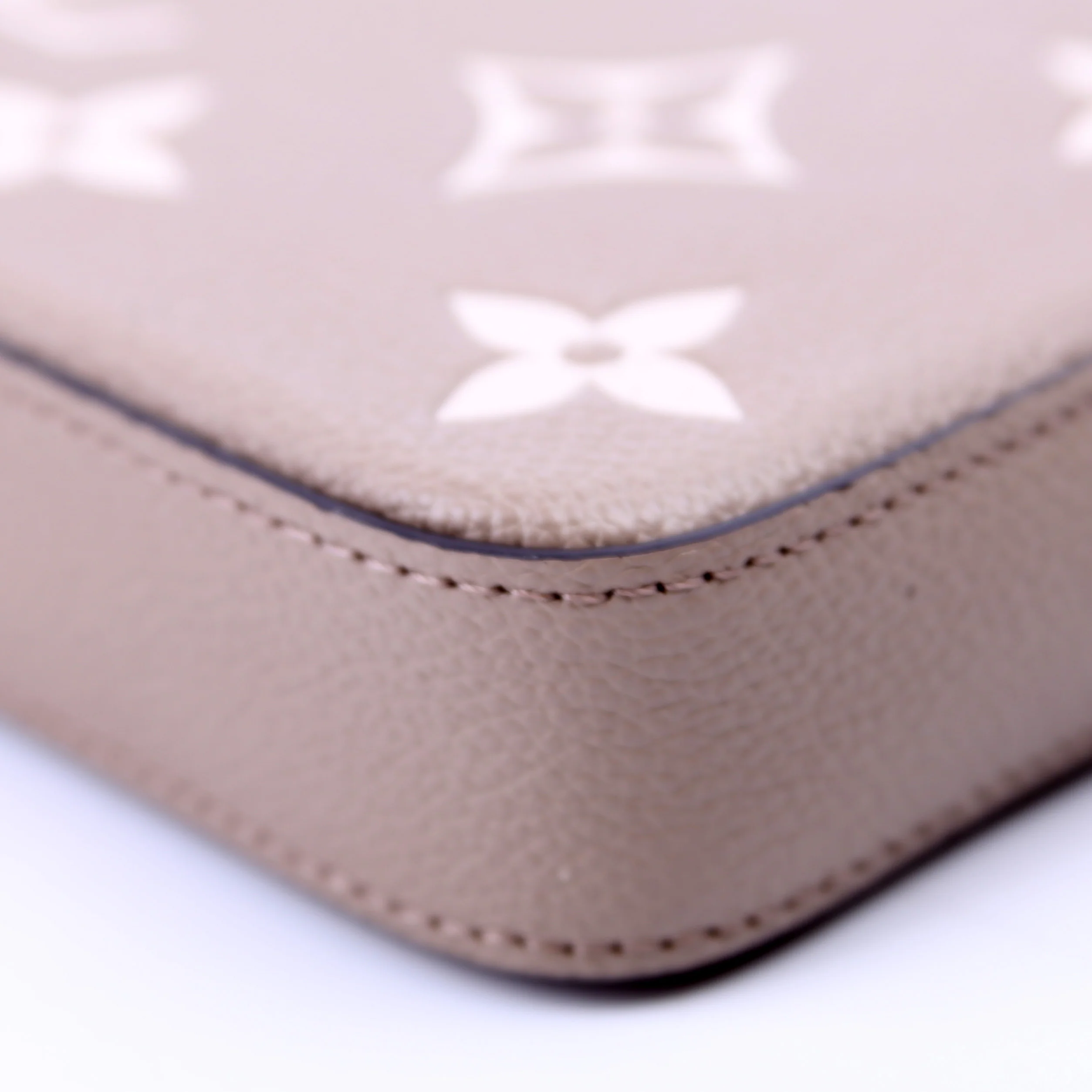 Pochette Felicie Bicolor Empreinte Turtledove - Image 8