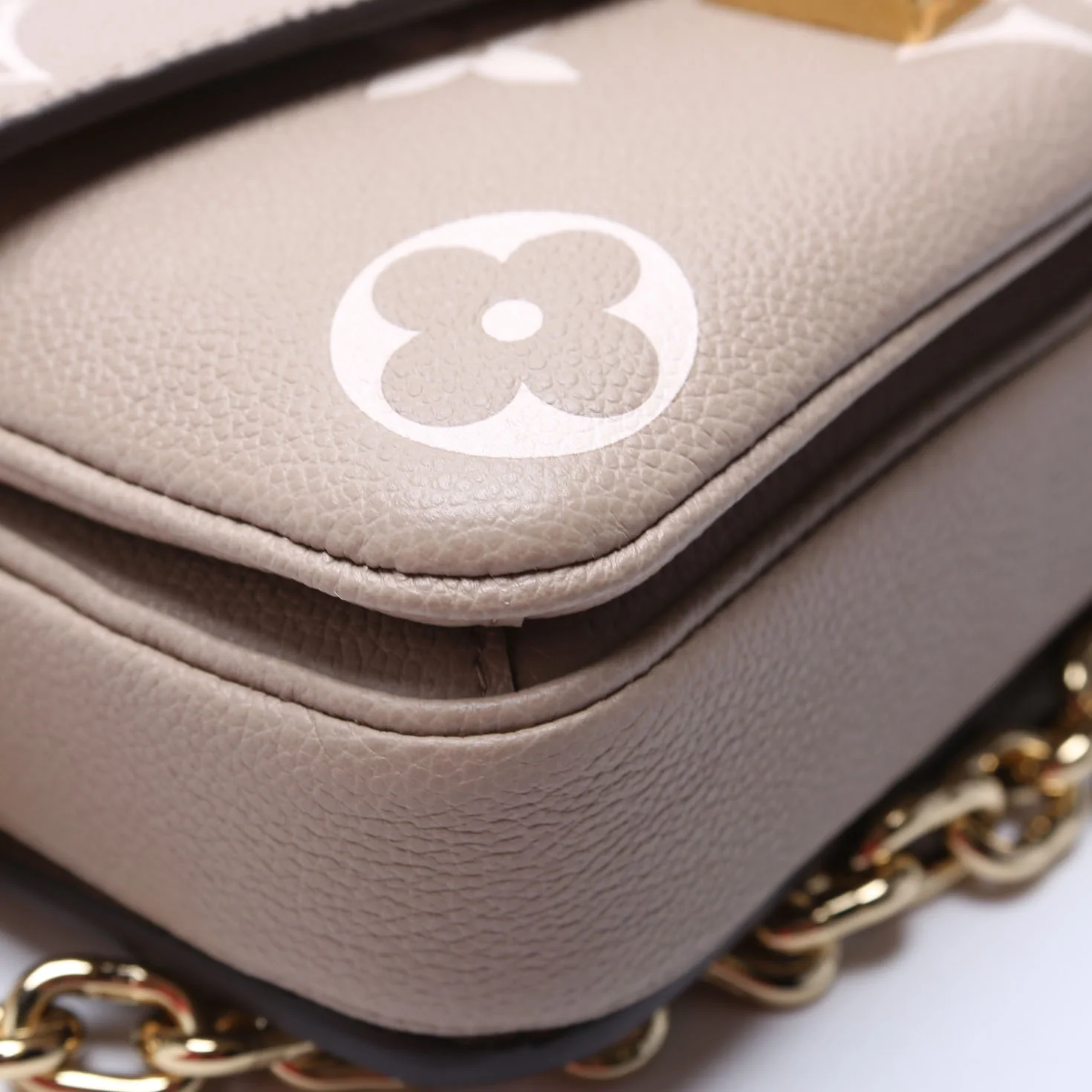 Pochette Metis East West Bicolor Empreinte Taupe - Image 5
