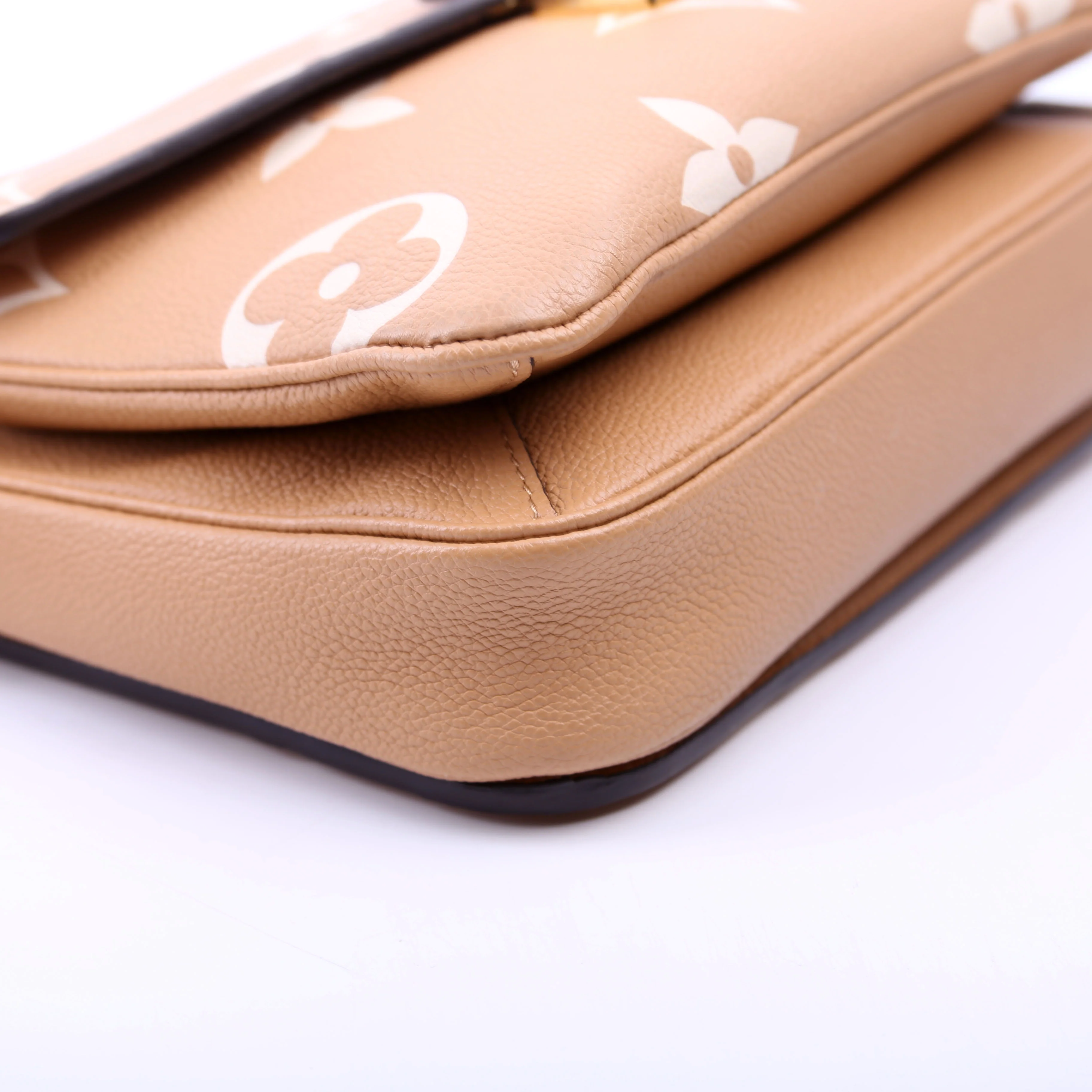 Pochette Metis Empreinte Bicolor Tan - Image 6