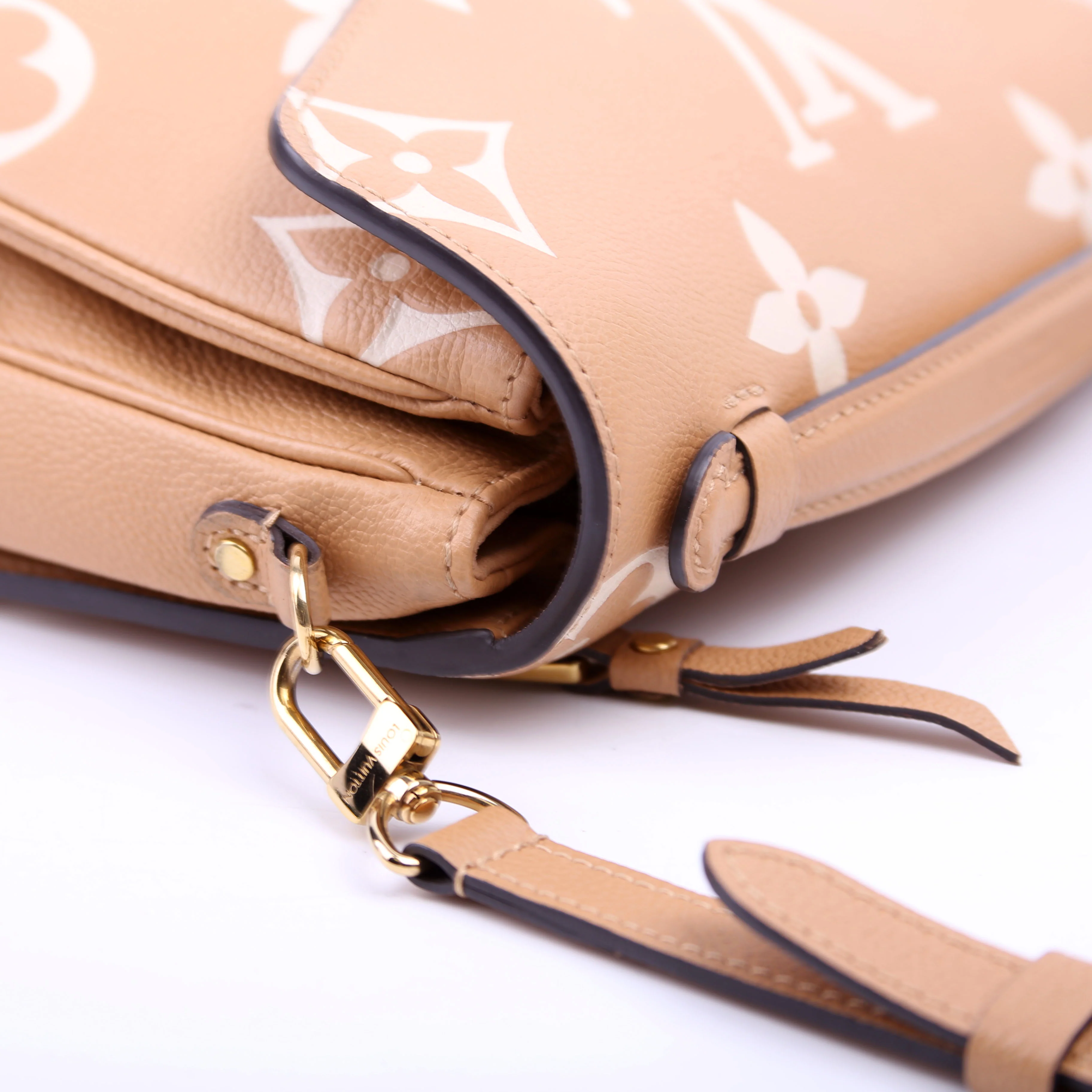 Pochette Metis Empreinte Bicolor Tan - Image 8