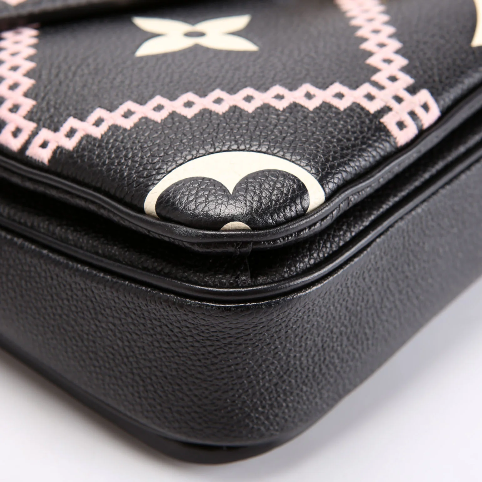 Pochette Metis Empreinte Giant Broderies Black/Pink - Image 5