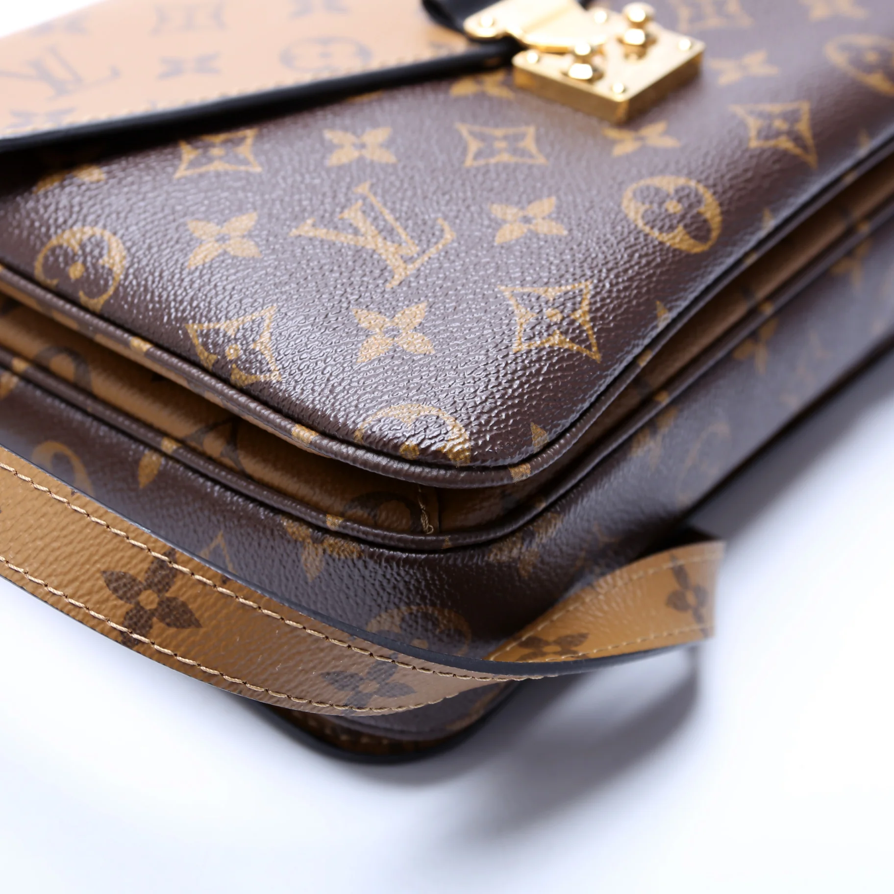 Pochette Metis Reverse Mongoram - Image 6