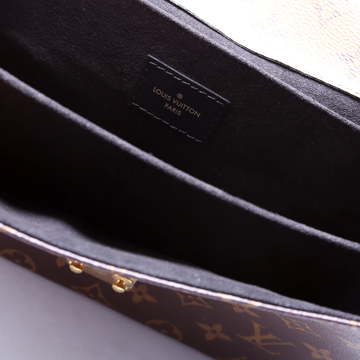 Pochette Metis Reverse Monogram - Image 8