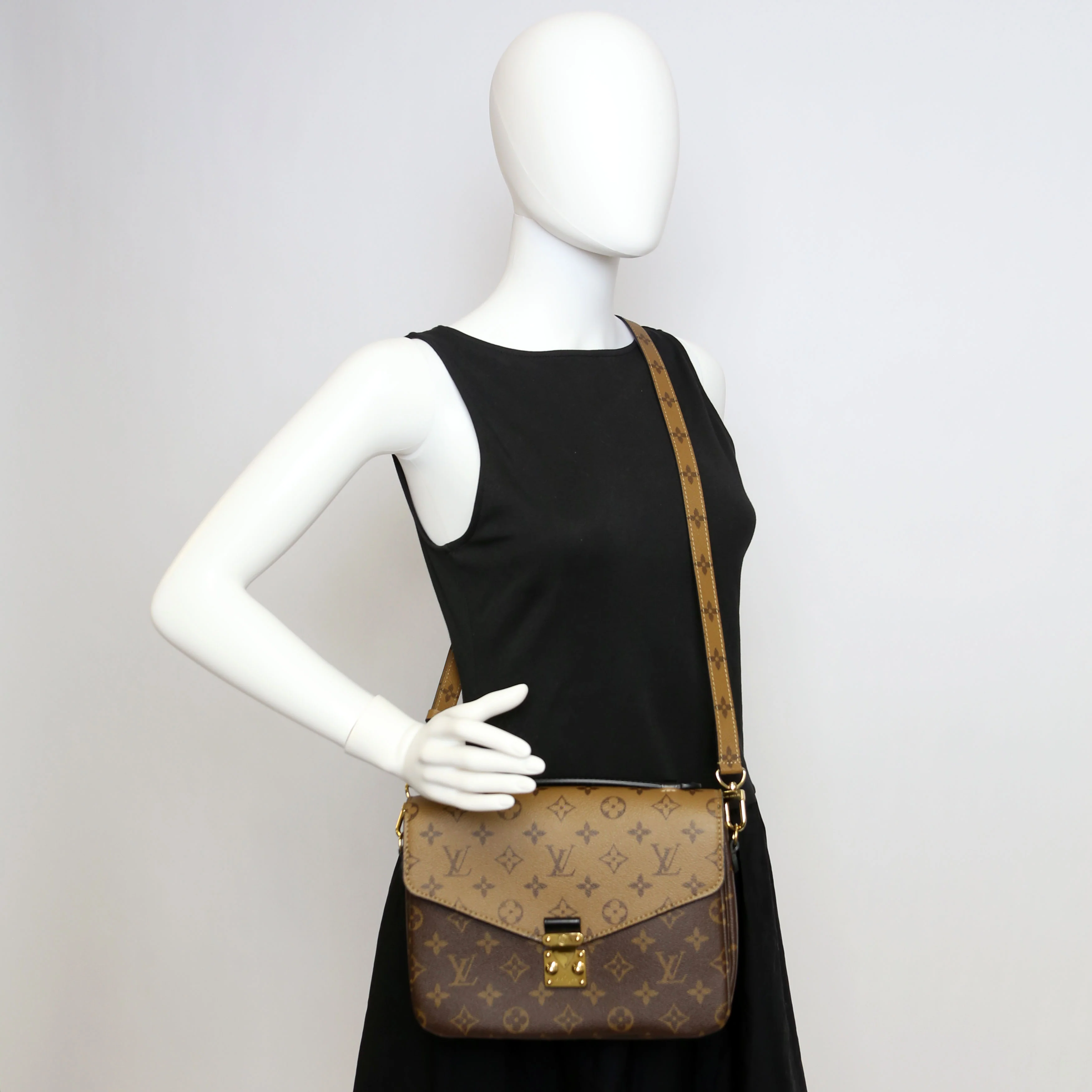 Pochette Metis Reverse Monogram - Image 14
