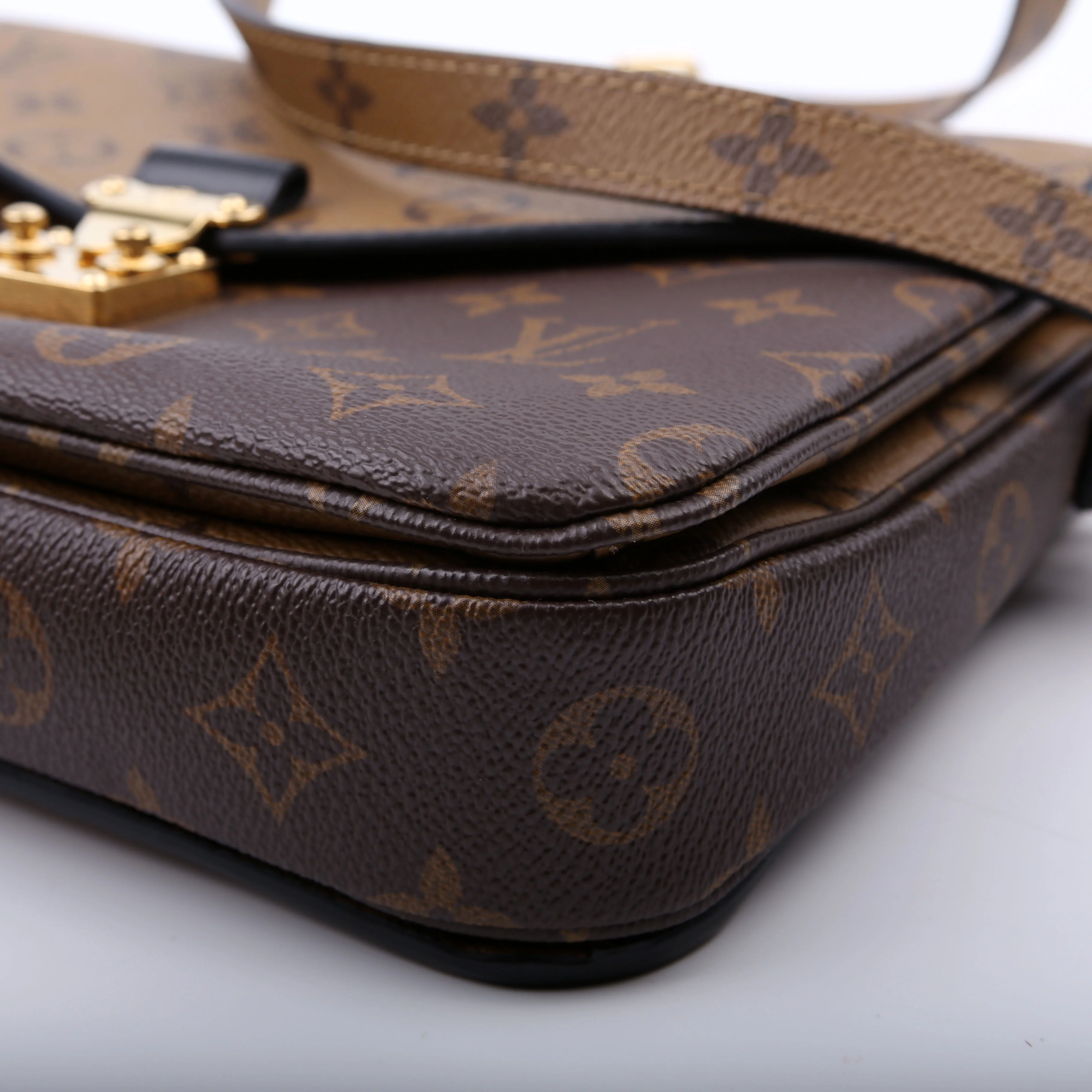 Pochette Metis Reverse Monogram - Image 6