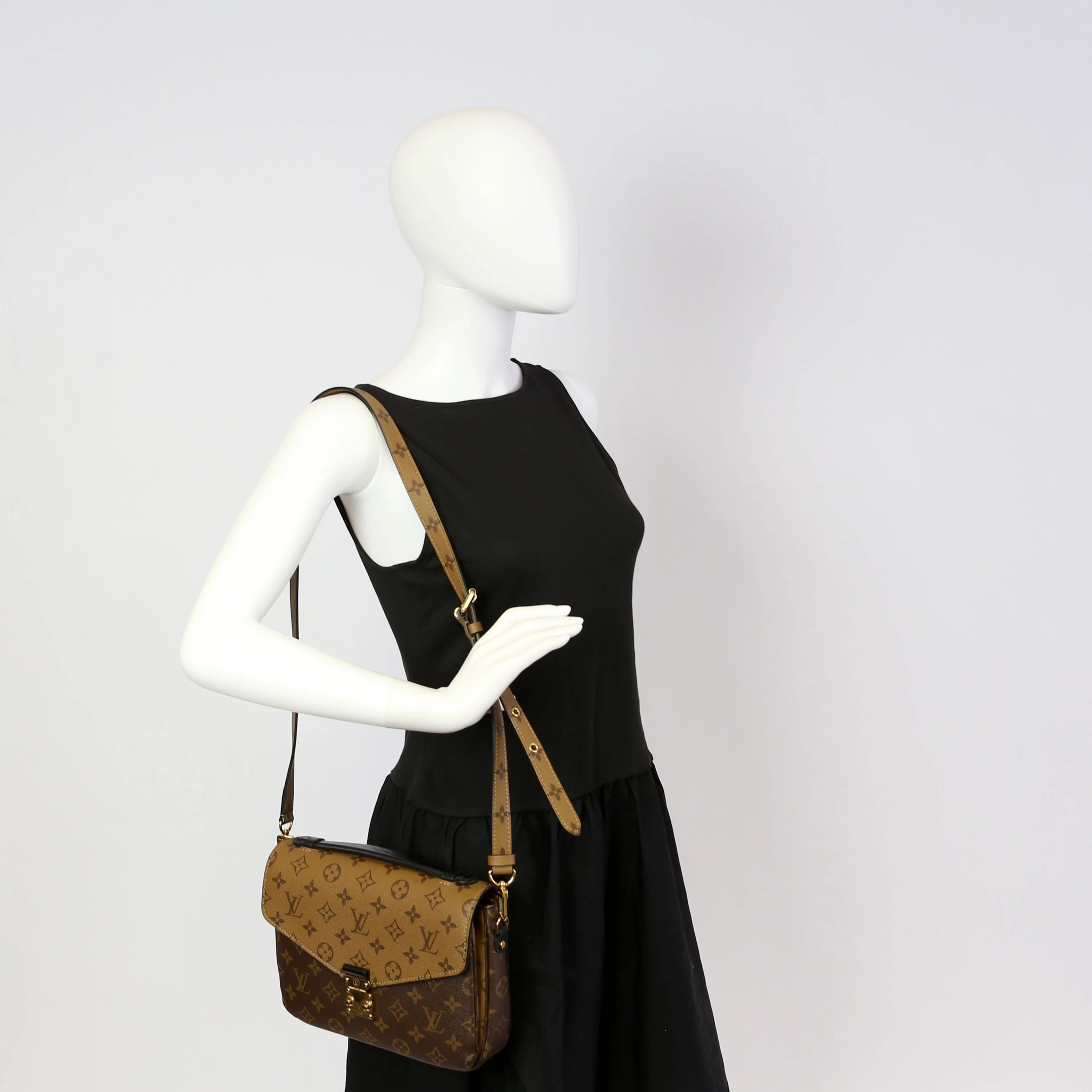 Pochette Metis Reverse Monogram Black - Image 11