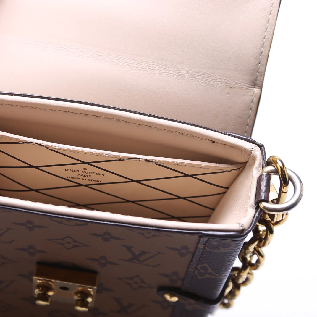 Pochette Trunk Vertical Reversed Monogram - Image 9