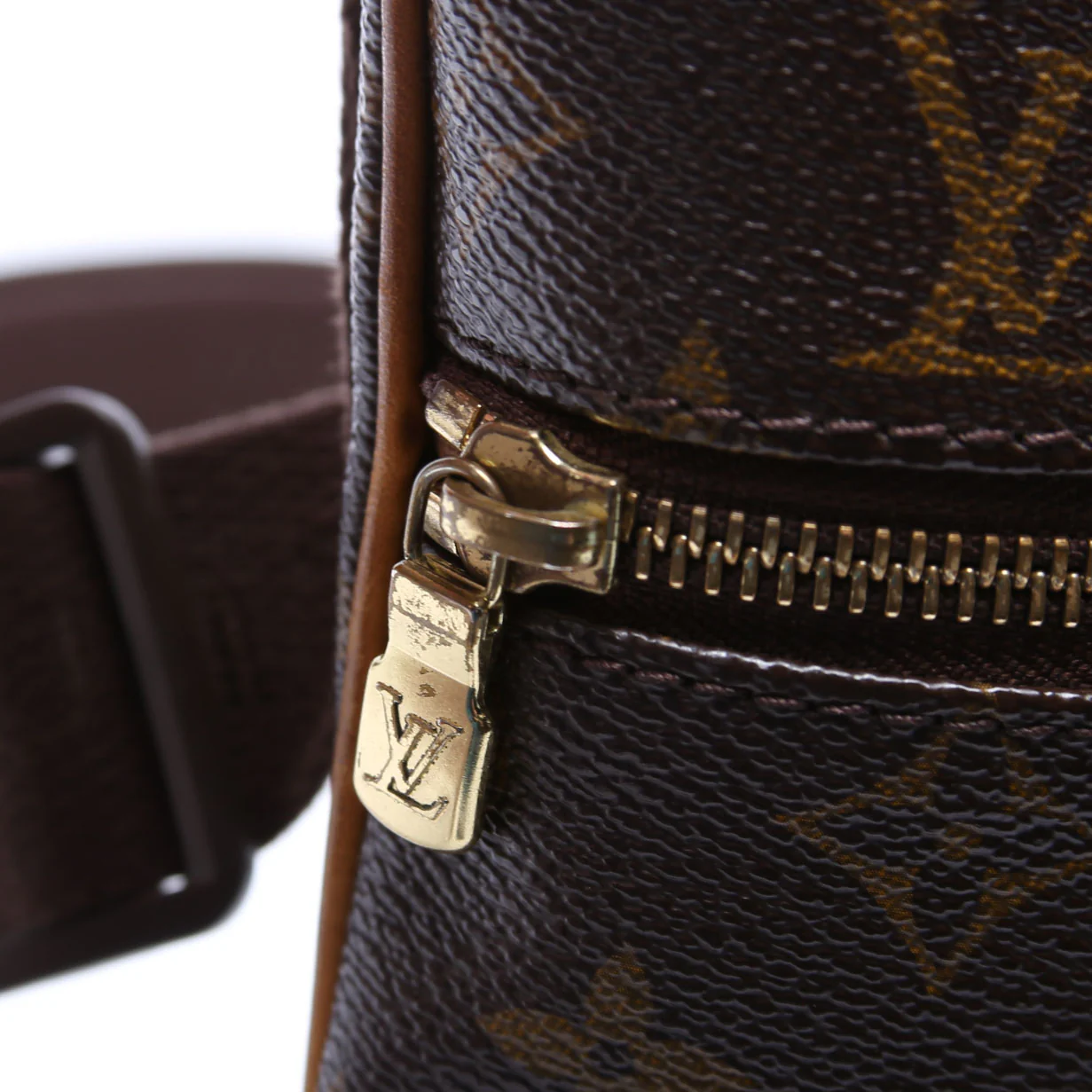 Pochette Valmy Monogram - Image 10
