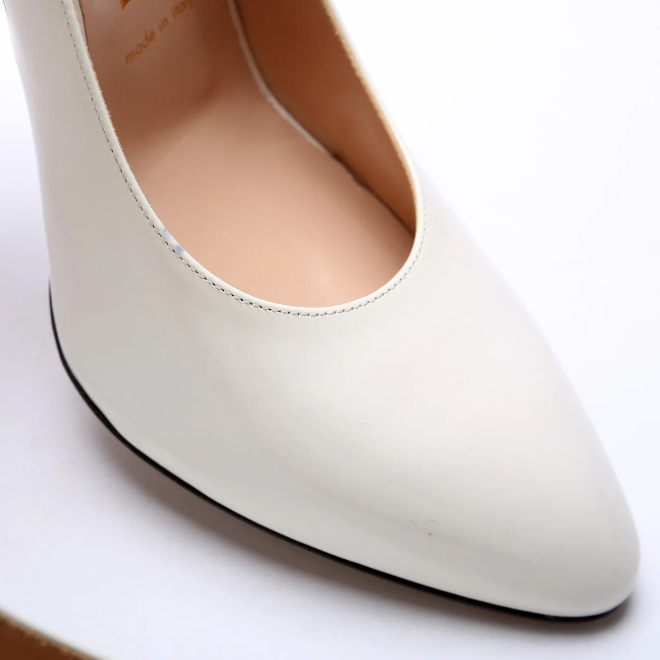 Pointed Toe Pumps Size 38.5 - Image 5