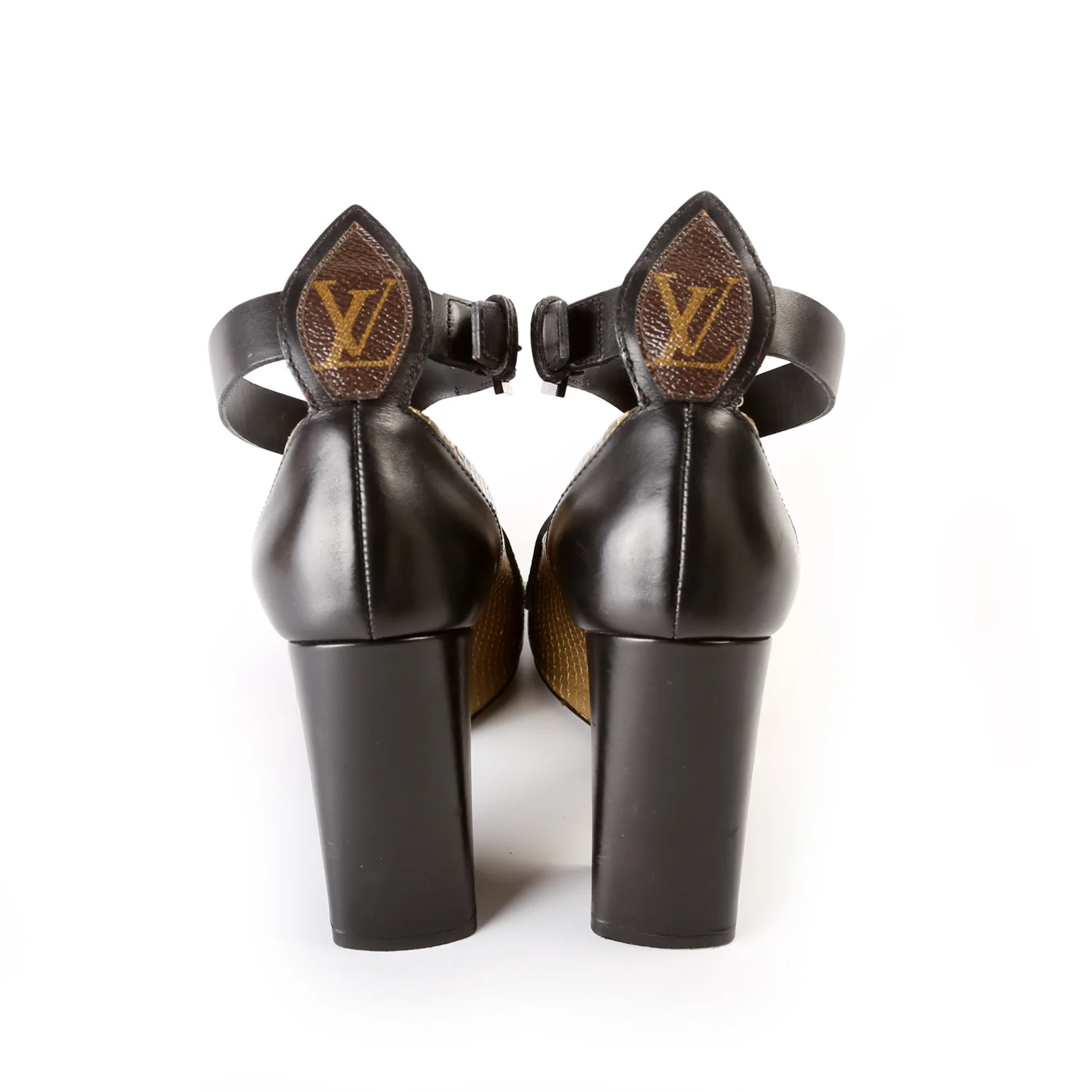 Pointed Toe Pumps Size 39 - Image 5