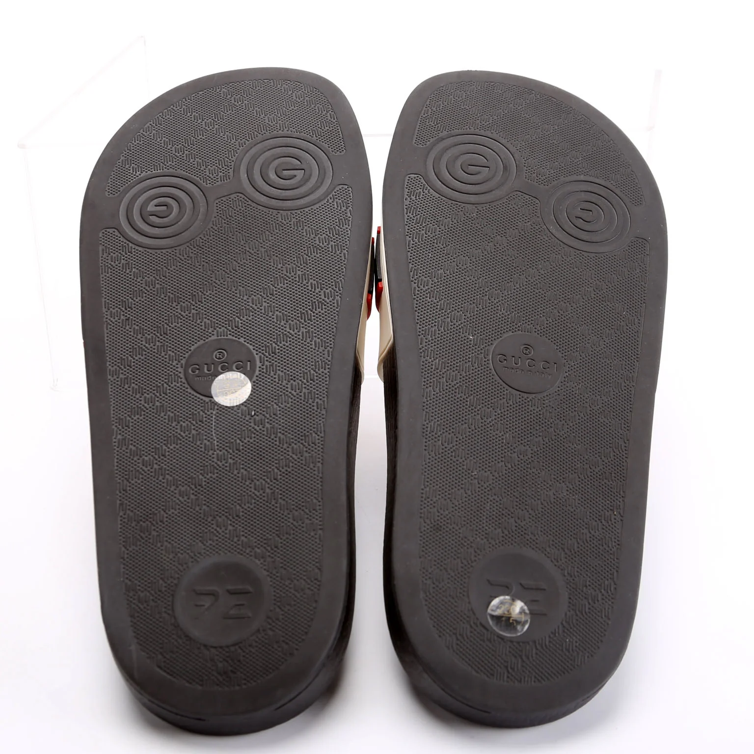Pursuit Logo Rubber Slide Size 36 - Image 9