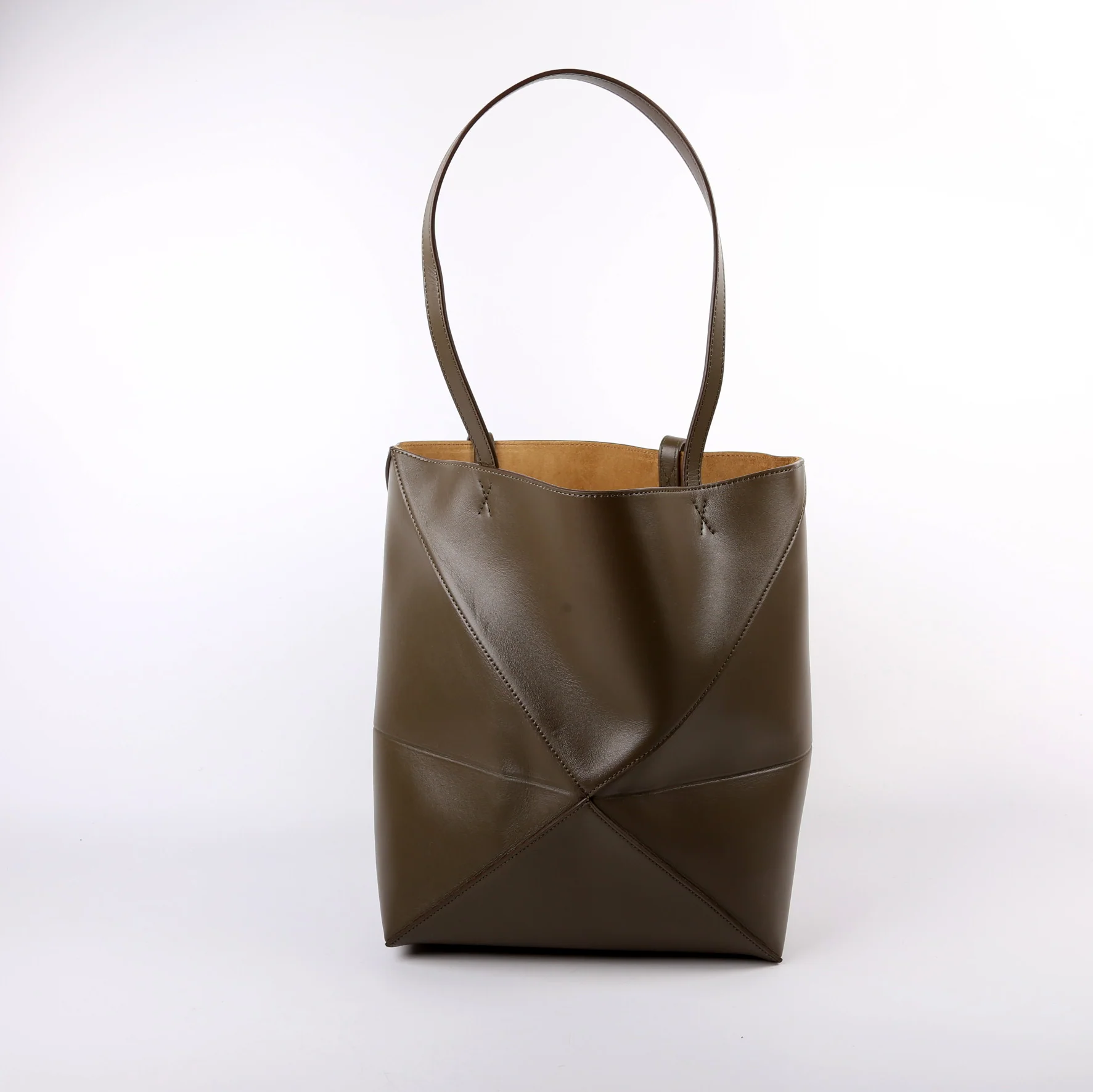 Puzzle Fold Tote Medium Shiny Calfskin Green - Image 3