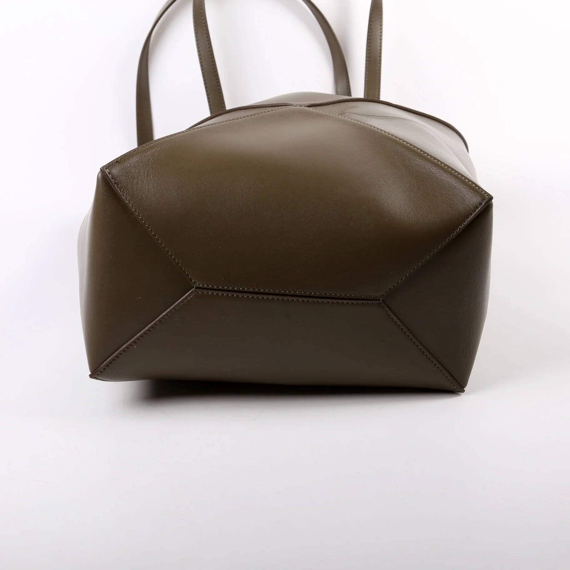 Puzzle Fold Tote Medium Shiny Calfskin Green - Image 4