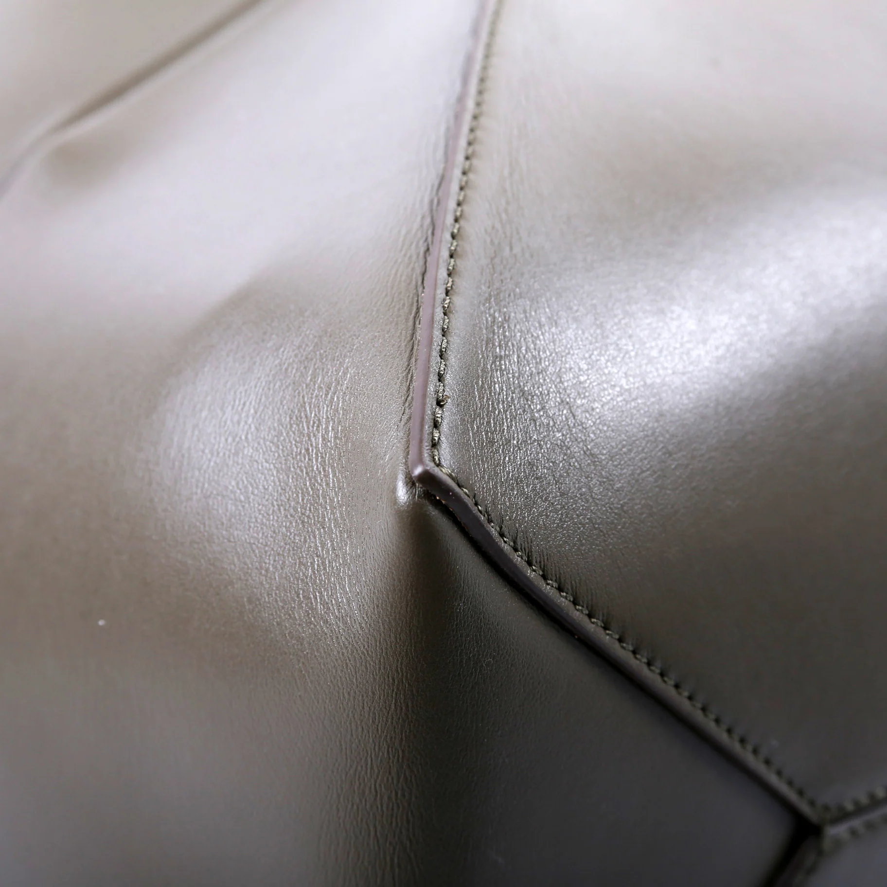 Puzzle Fold Tote Medium Shiny Calfskin Green - Image 5