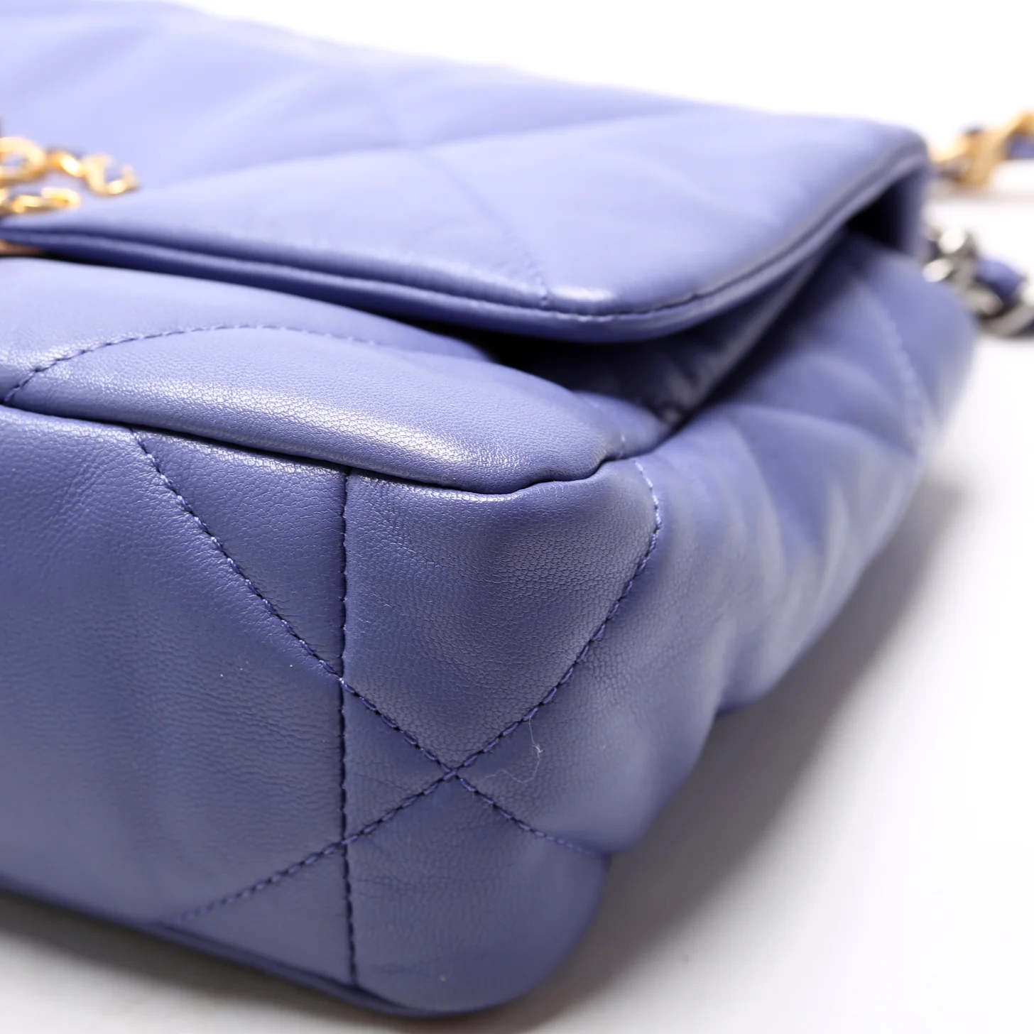 Quilted Goatskin 19 Medium Flap 30M - Image 7