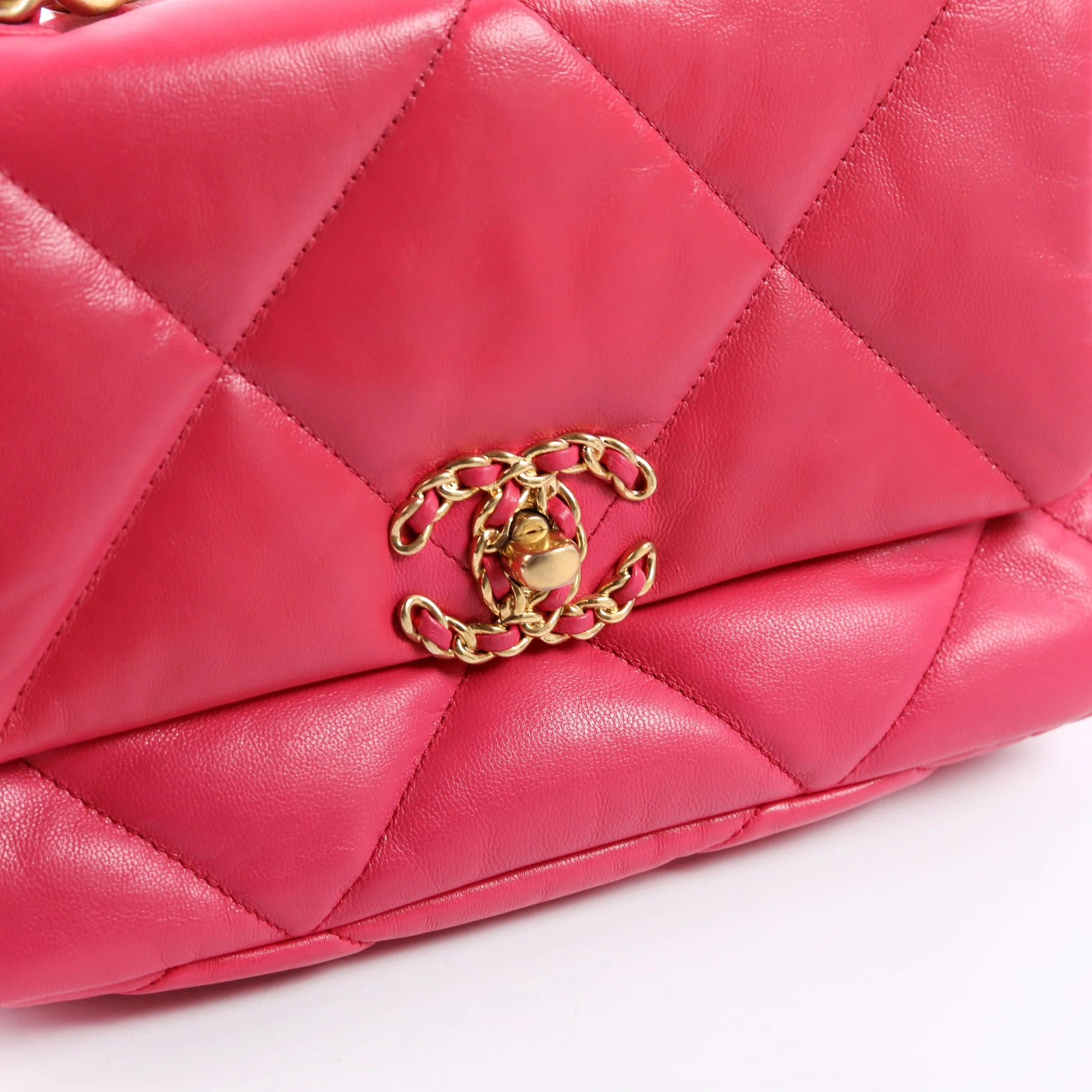 Quilted Goatskin 19 Medium Flap 30M Pink - Image 8