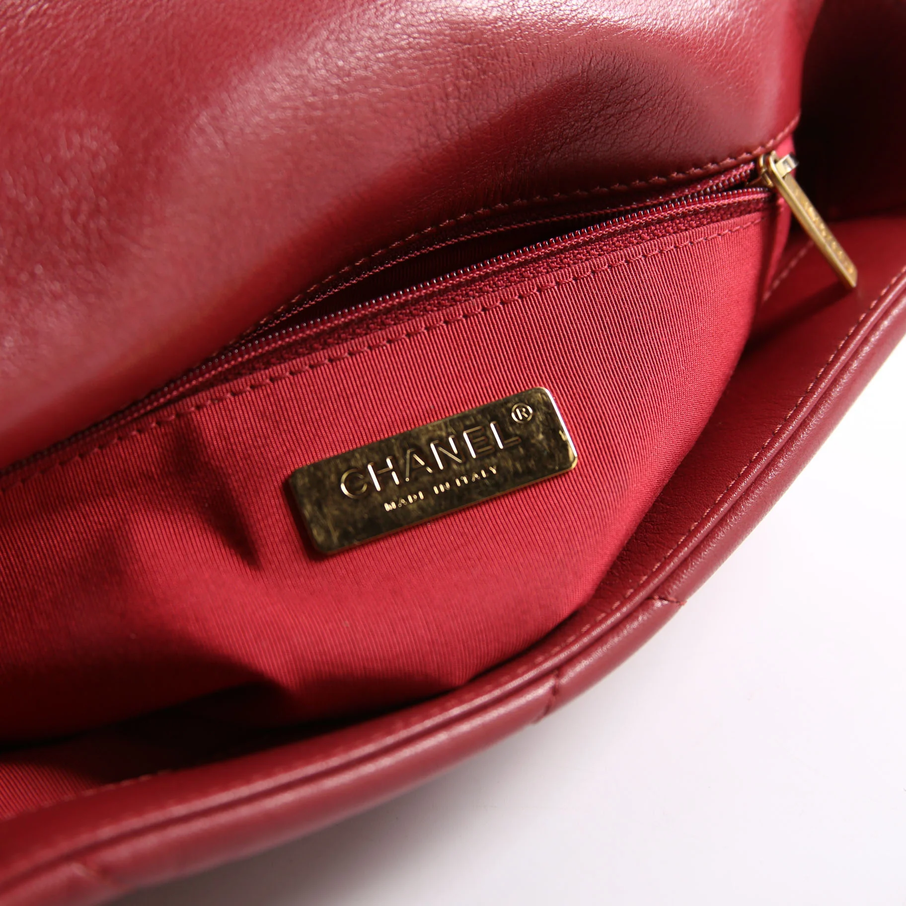 Quilted Goatskin 19 Medium Flap 30M Red - Image 7