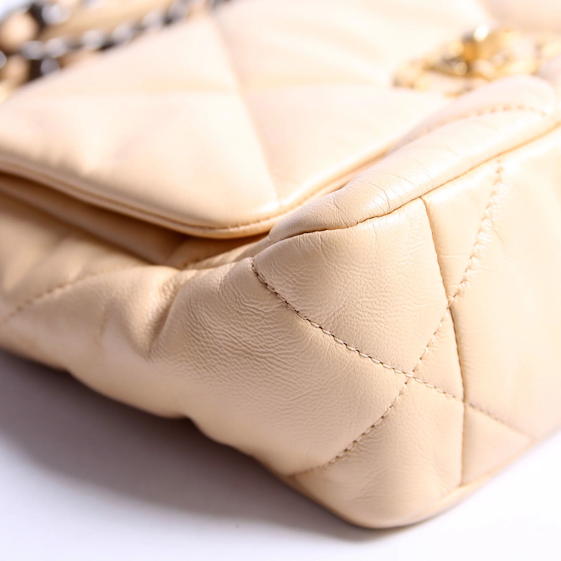Quilted Goatskin 19 Medium Flap 30M Tan - Image 4
