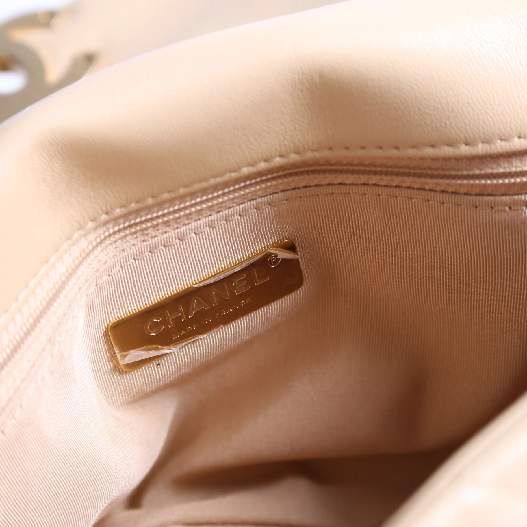 Quilted Goatskin 19 Medium Flap 30M Tan - Image 8