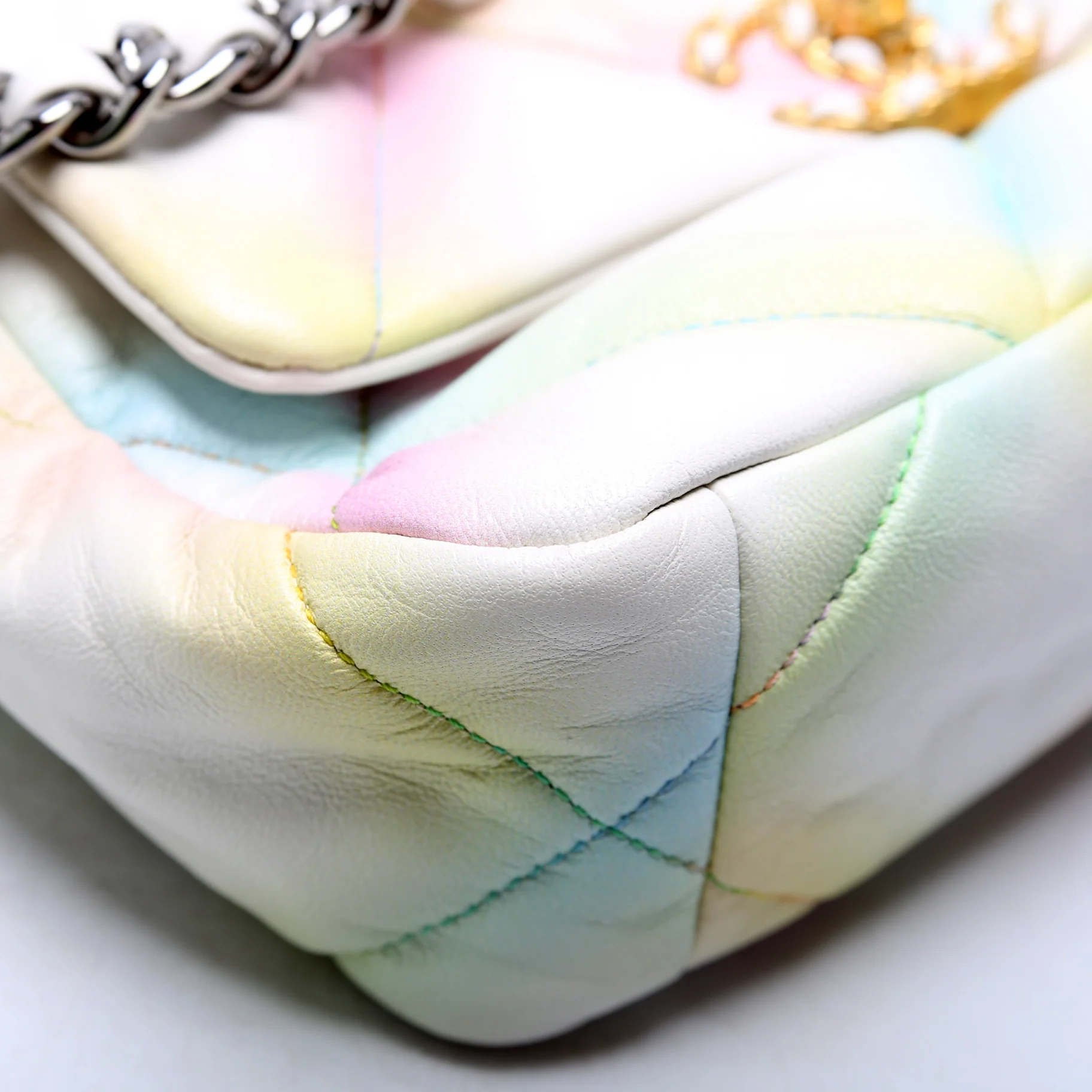 Quilted Goatskin 19 Medium Flap Multicolor RFID - Image 5