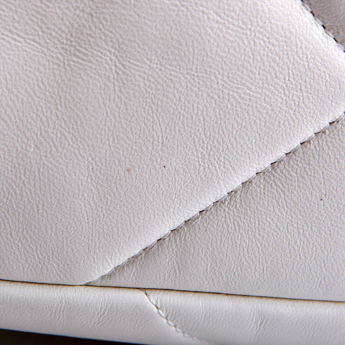 Quilted Goatskin 19 Medium Flap RFID White - Image 9