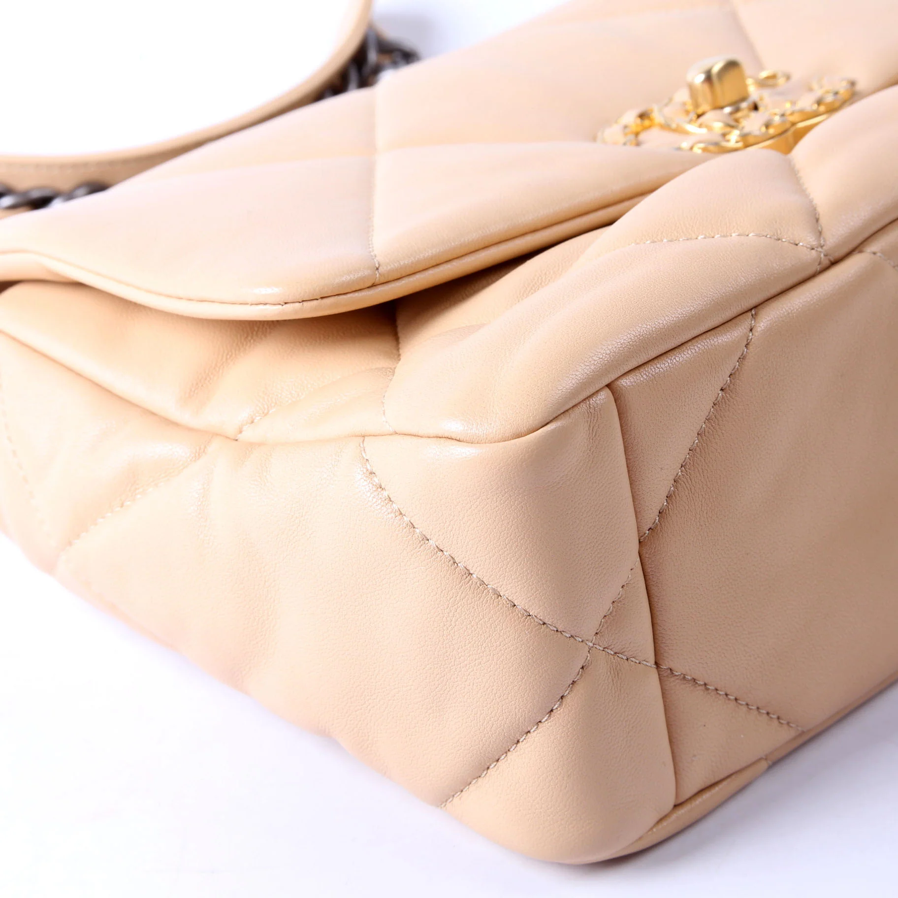 Quilted Lambskin 19 Medium Flap RFID Tan - Image 4