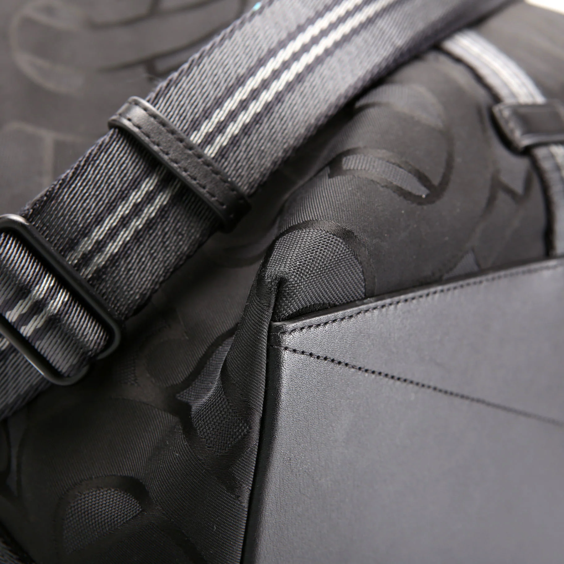 Recycled Polyester Jacquard Holdall Black - Image 9