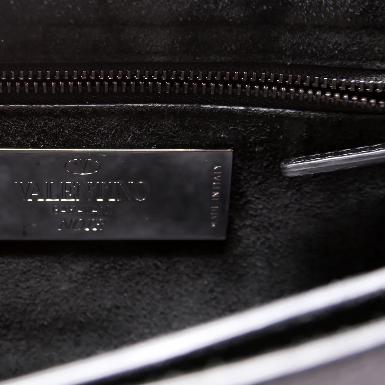 Rockstud Rolling Medium Crossbody Black - Image 10
