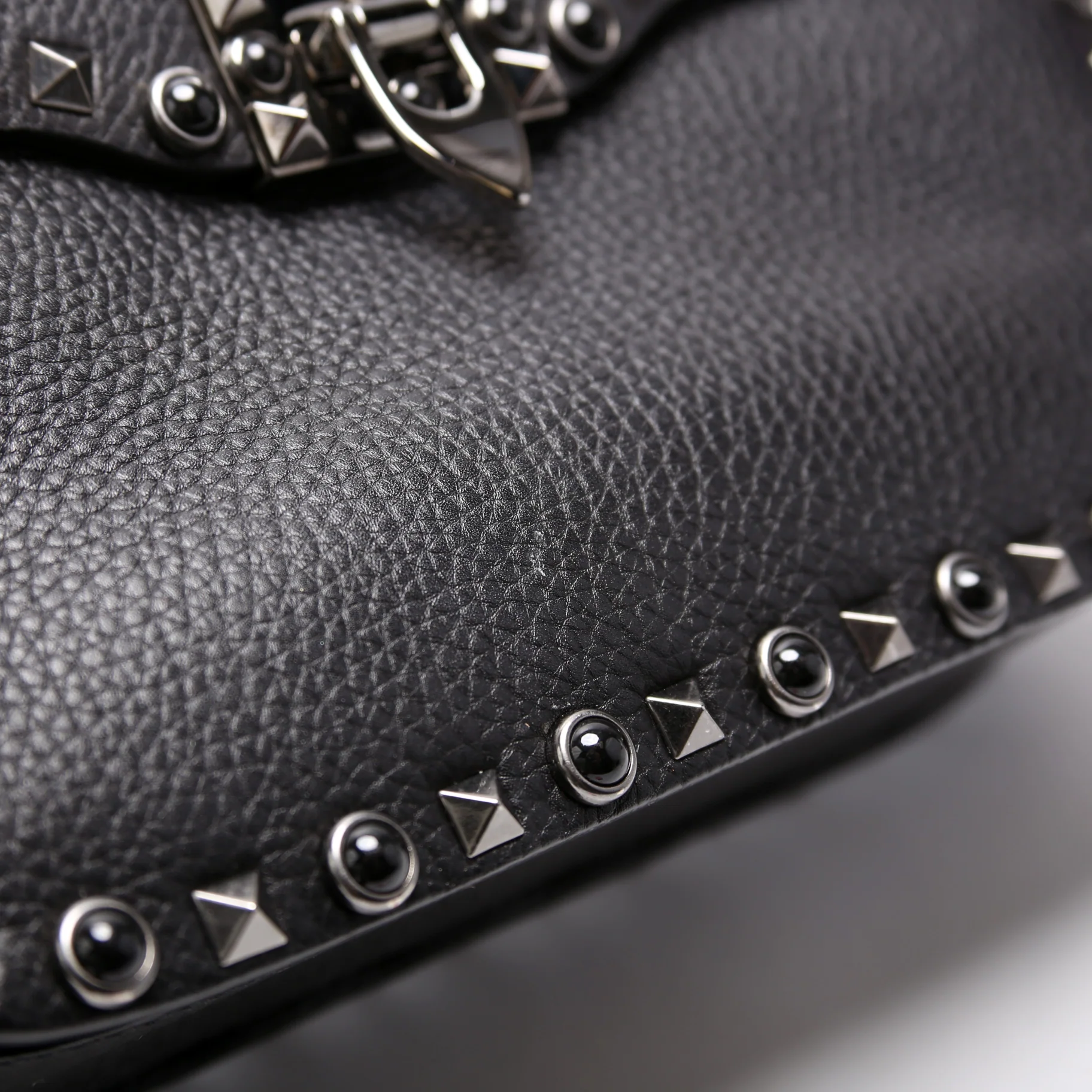 Rockstud Rolling Medium Crossbody Black - Image 6