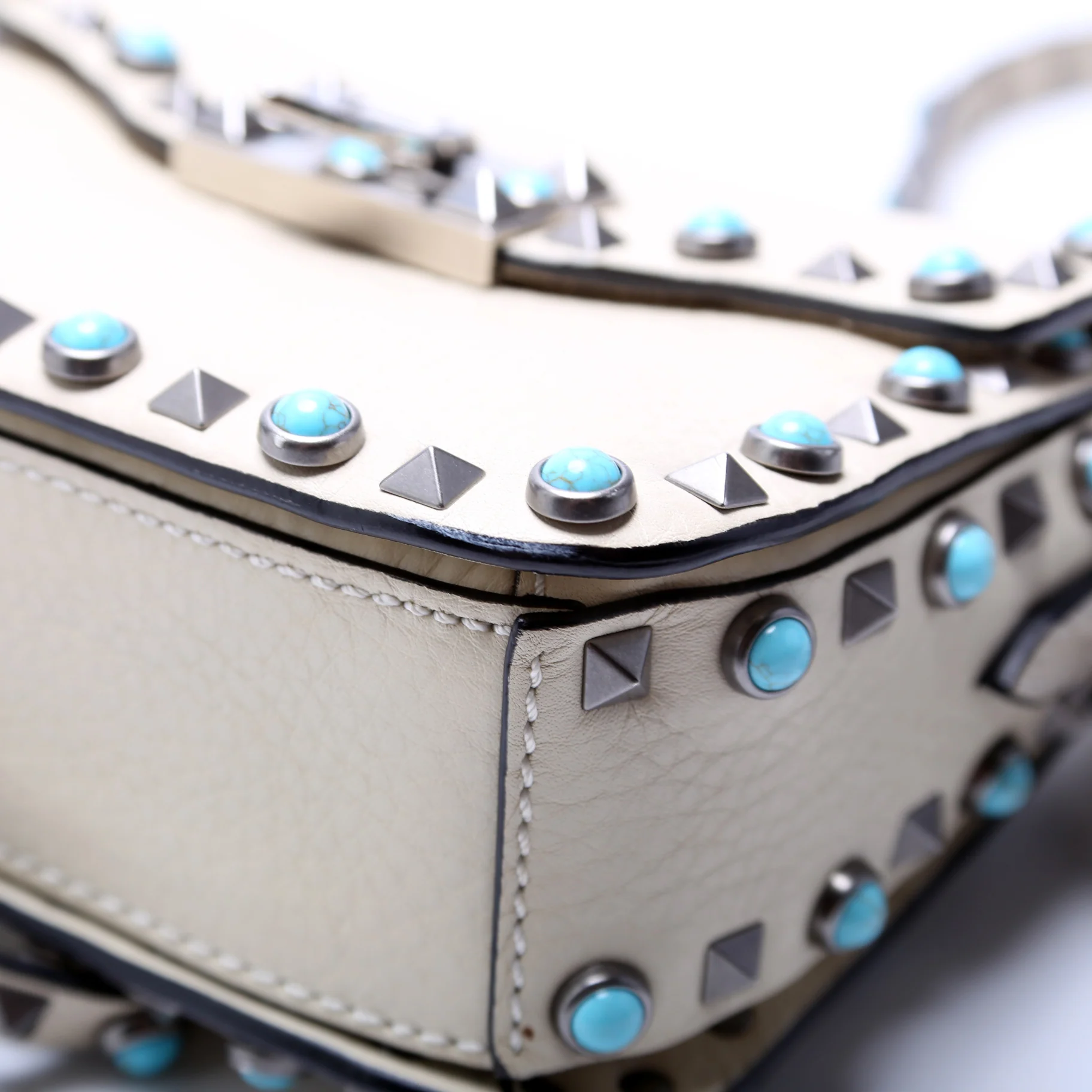 Rockstud Rolling Small Crossbody White - Image 4