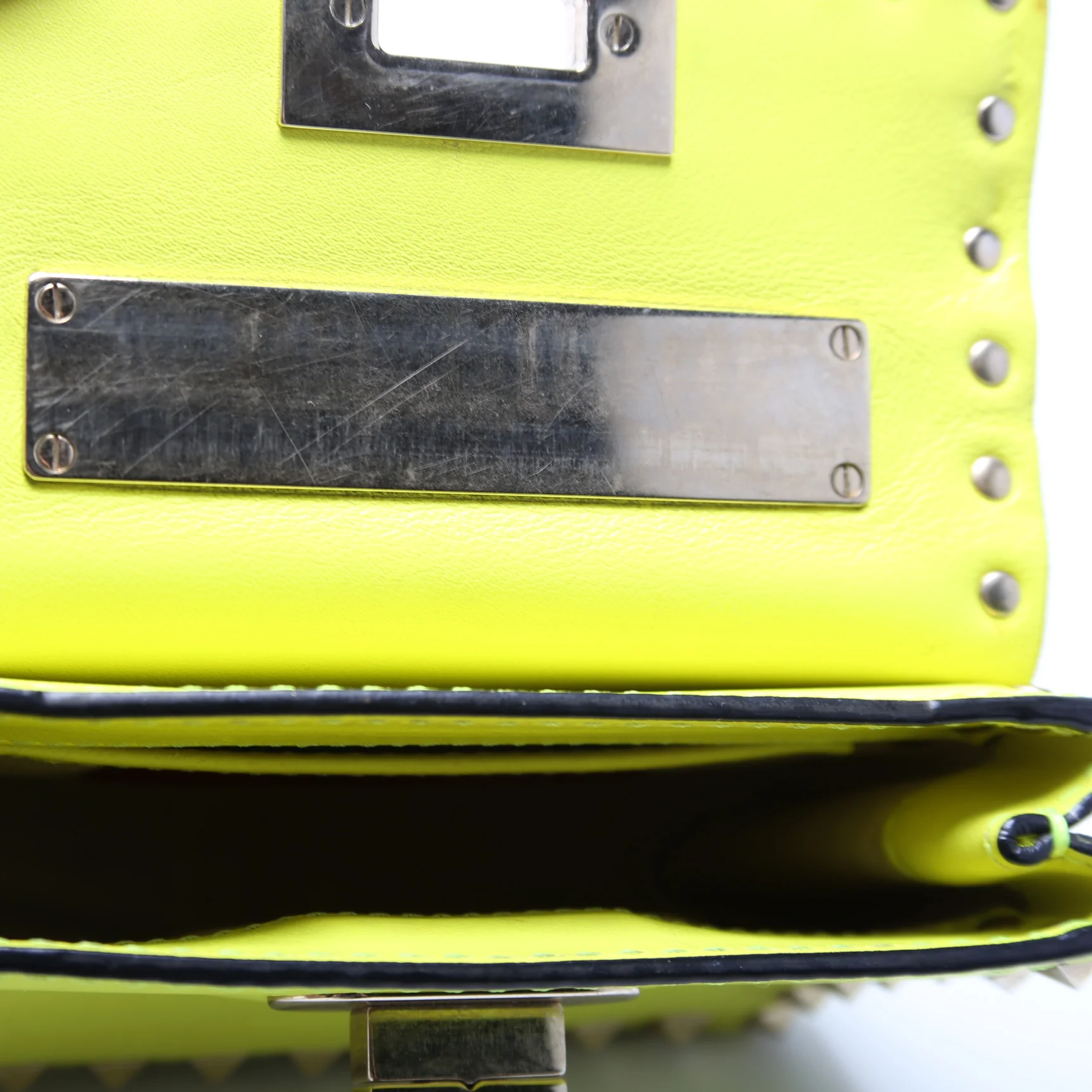 Rockstud Turnlock Chain Bag - Image 8