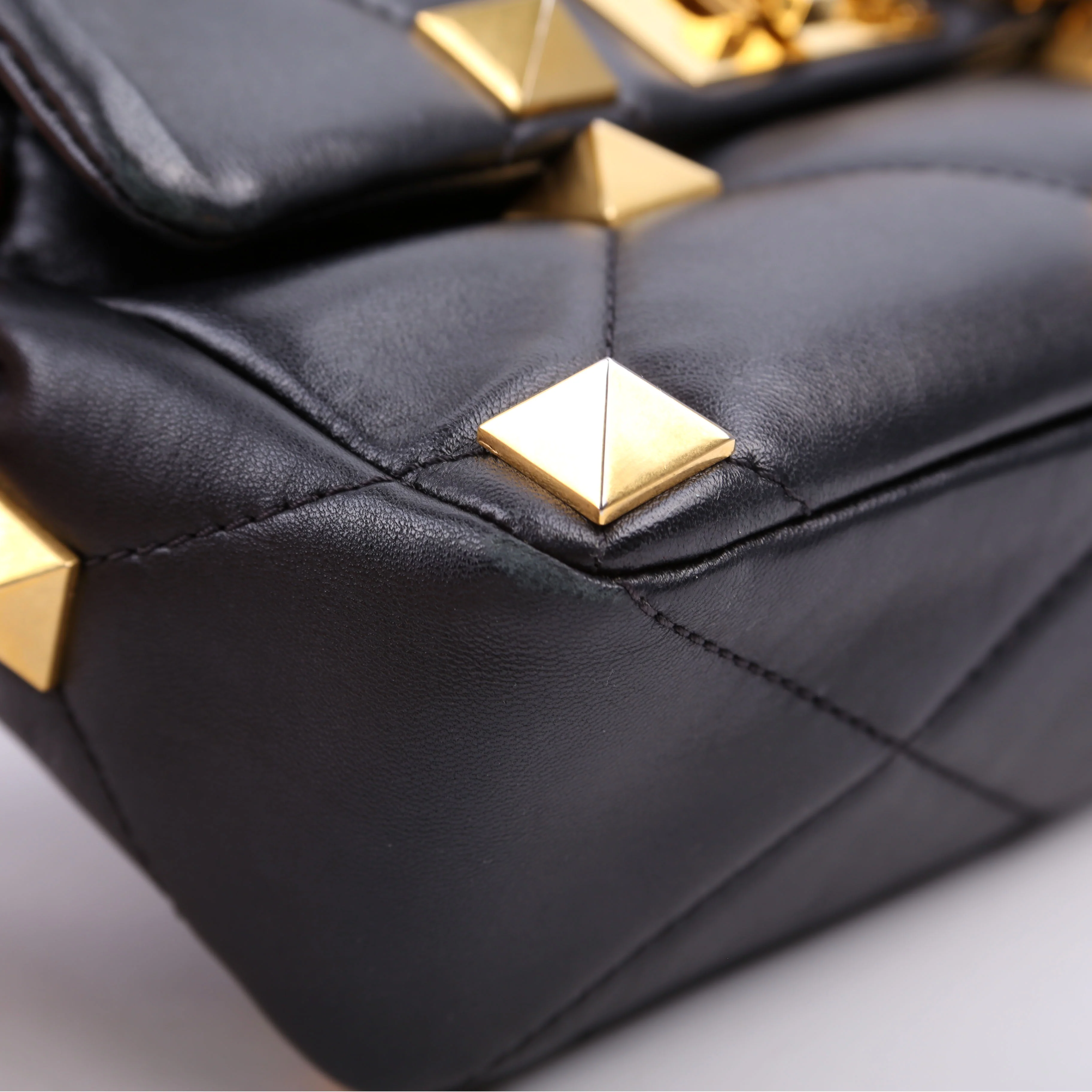 Roman Stud Medium Shoulder Bag Black - Image 7